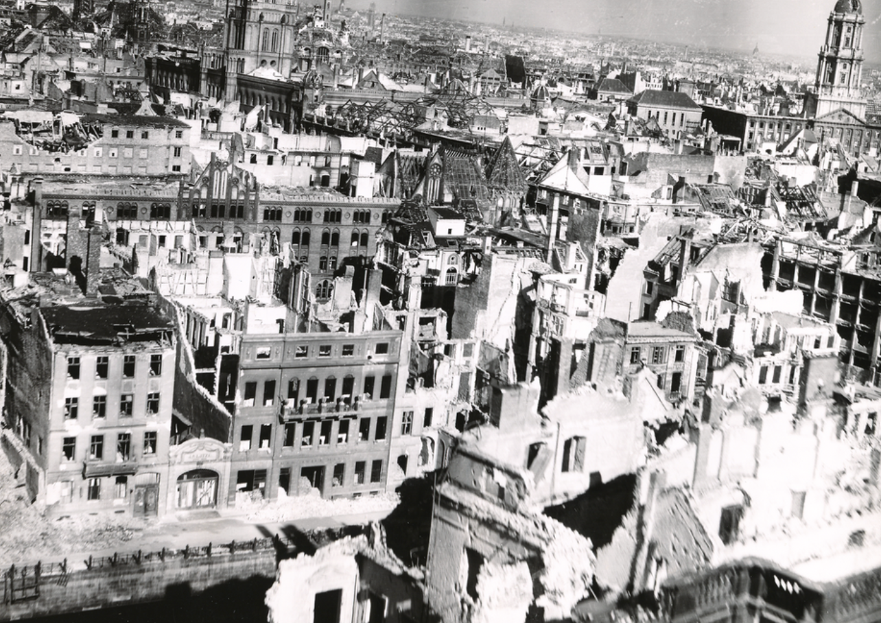 Berlin ruins 1945.png