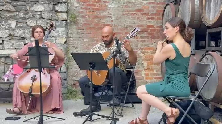 Duo Envol + Tom Torrisi @twofingertremolo! At the Albany Distilling Company, a Groupmuse event!
1. Spanish Dance no. 1 from &ldquo;La Vida Breve&rdquo; by Manuel da Falla
2. Bordel 1900 from History of the Tango by Astor Piazzolla 
3. Mărunțel from 6