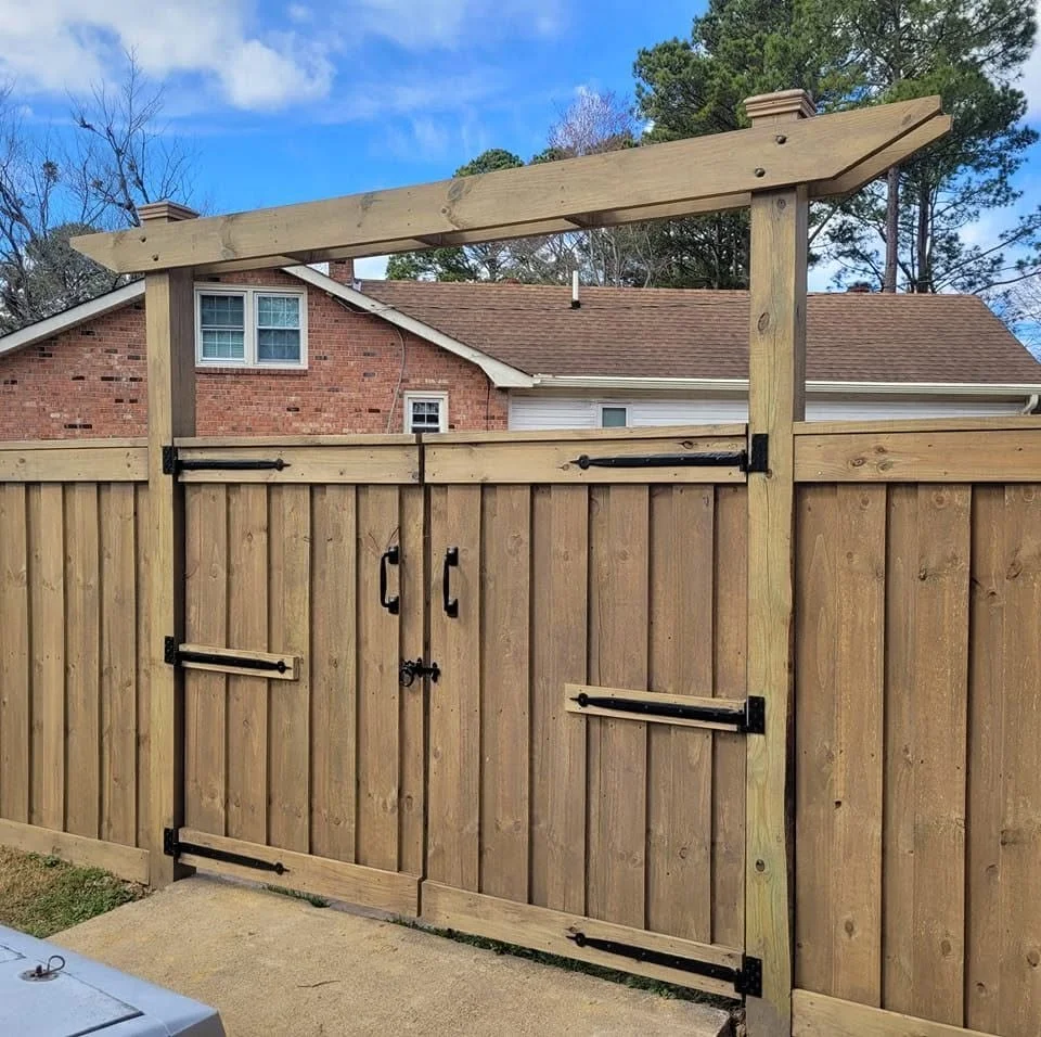 7' Double Picket Board on Board Gates w/ Arbor