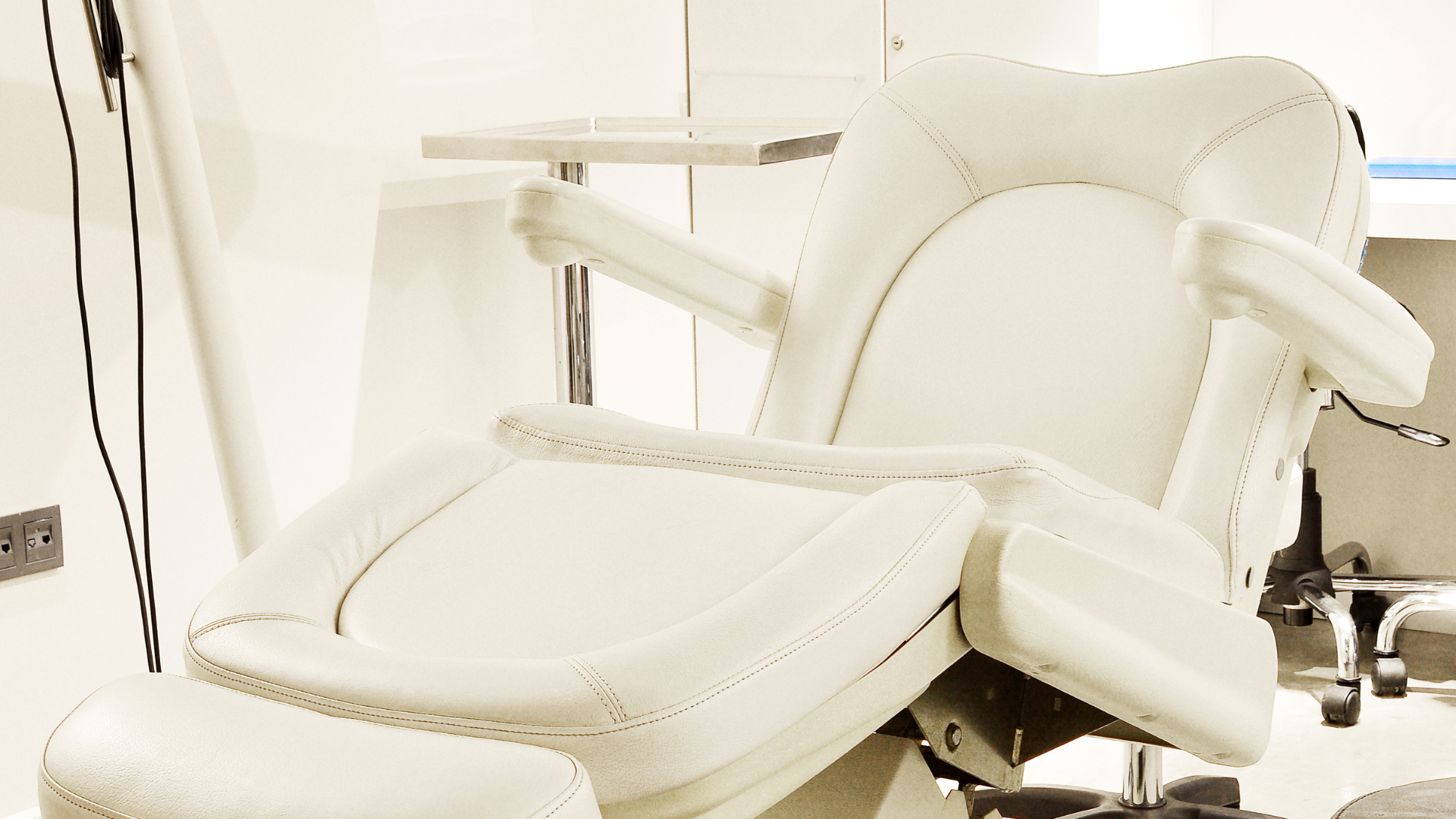 Clinic chair