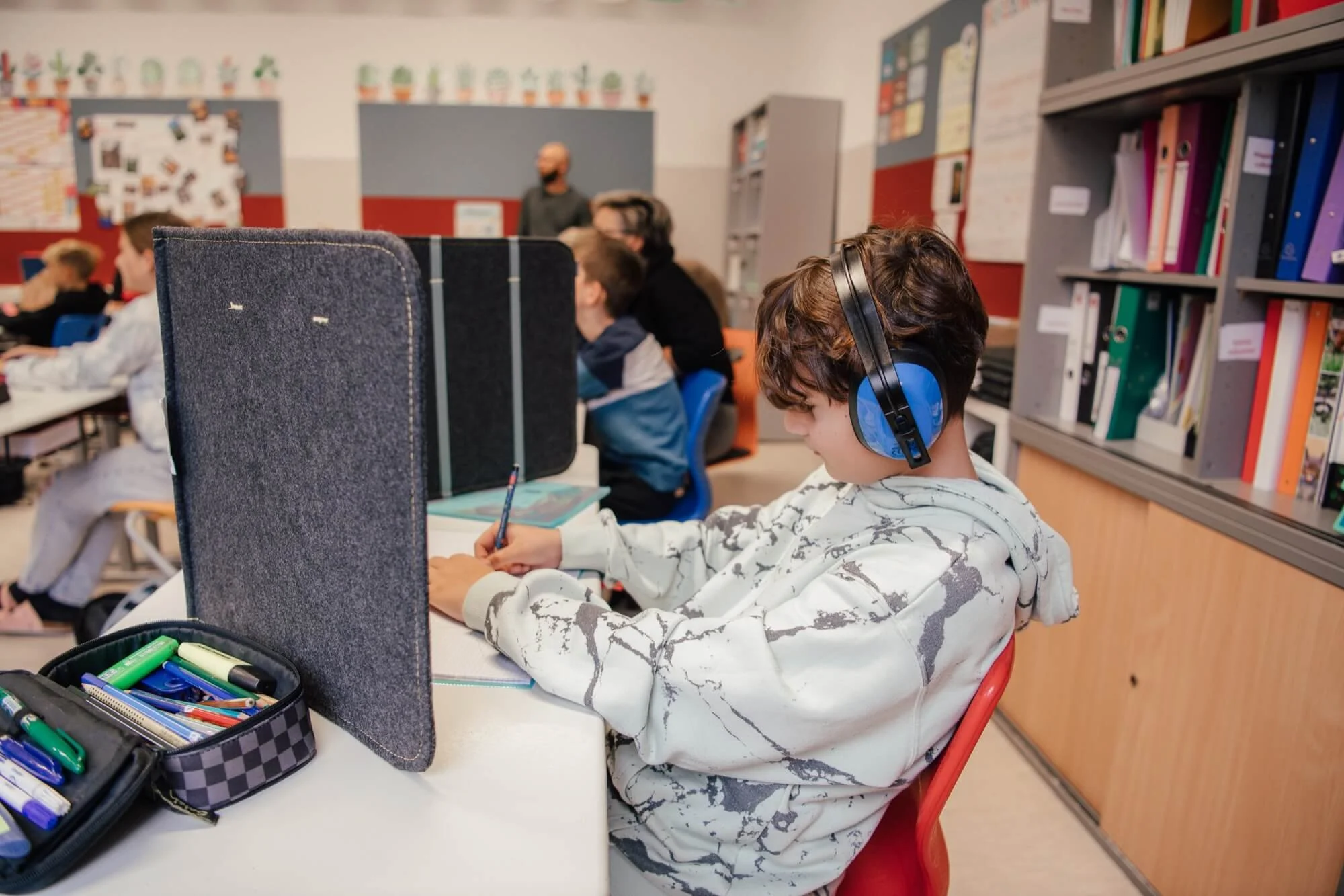 Schüler der MS Kirchberg an der Raab mit Kopfhörern