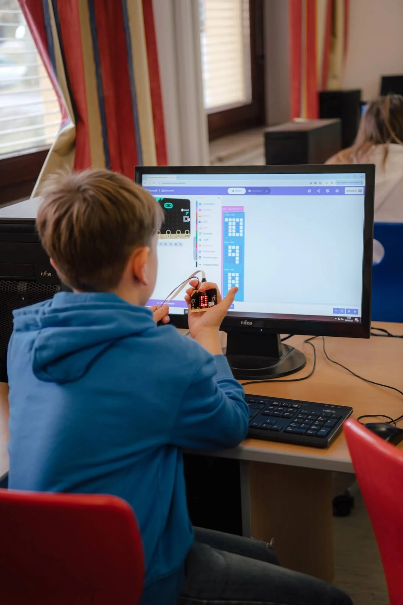 Schüler des Medienzweigs der MS Kirchberg an der Raab vor dem PC