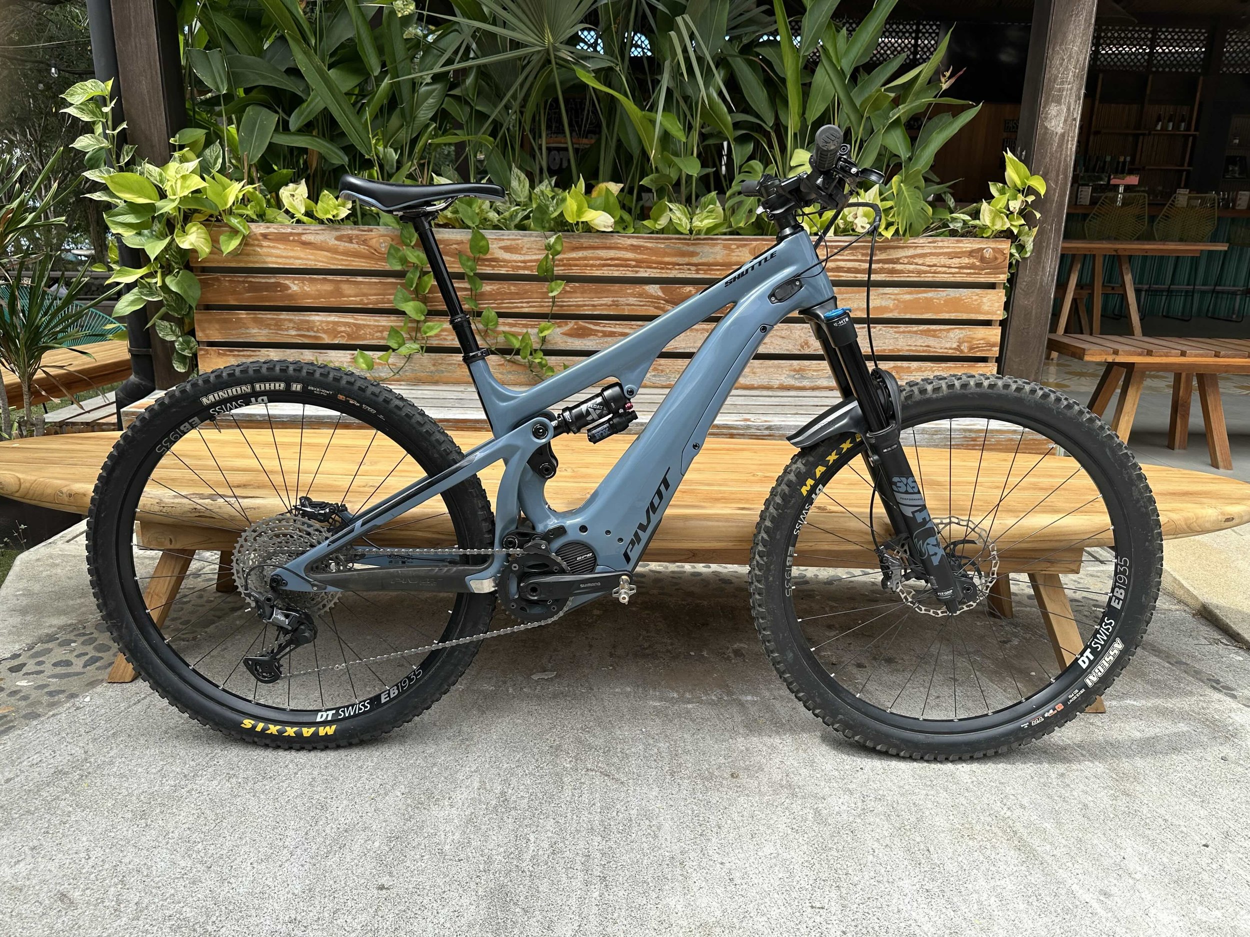 2023 Pivot Shuttle AM