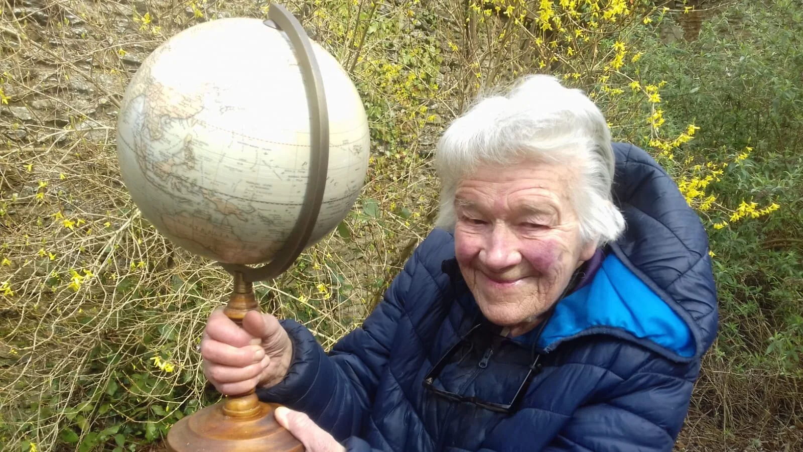 Dervla Murphy awarded the Edward Stanford Outstanding  Contribution to Travel Writing Award 2021