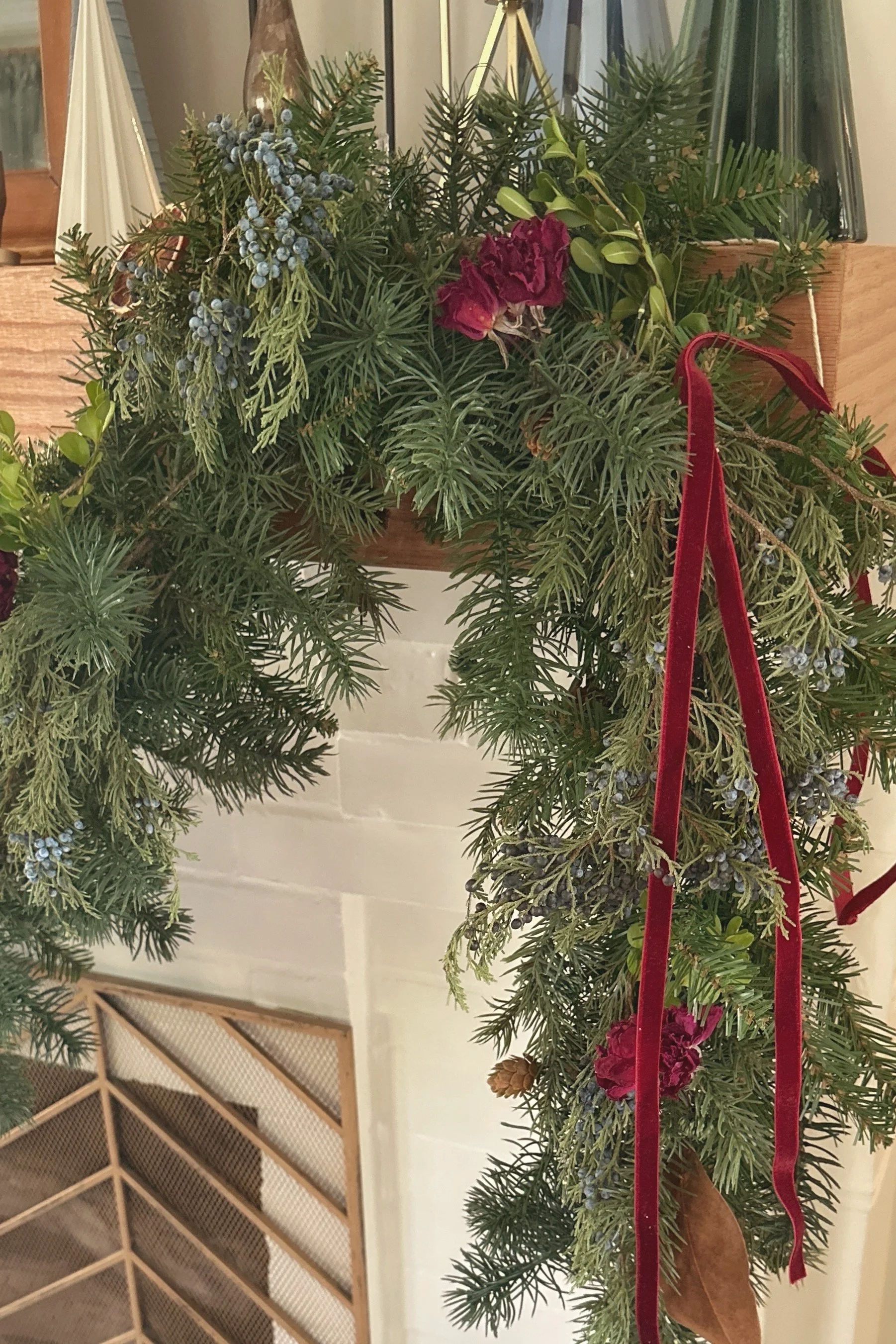 mantle_garland-burgundy-cool-tone_DETAIL.jpg