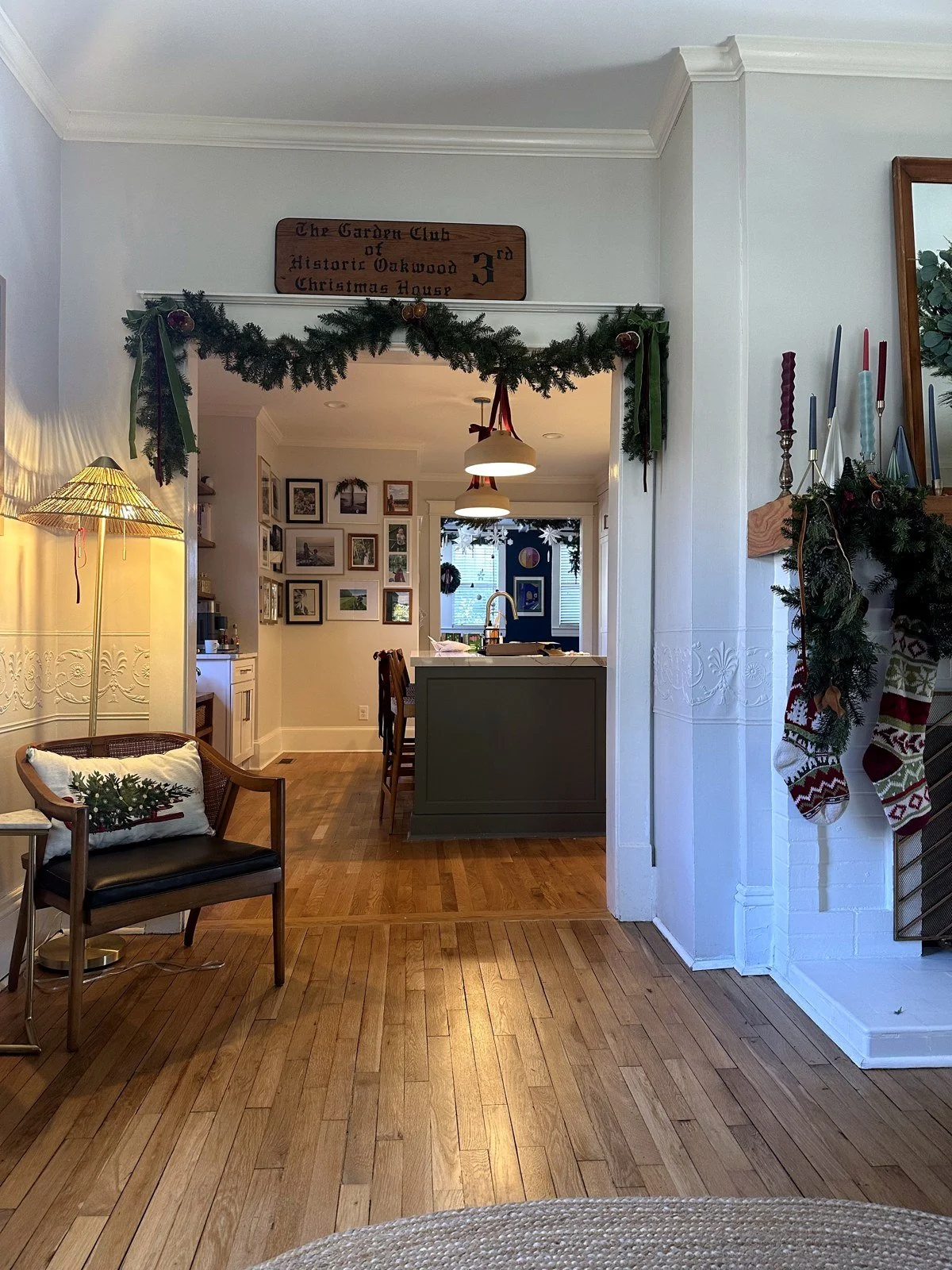 room_hallway-doorway-garland_SCENE.jpg