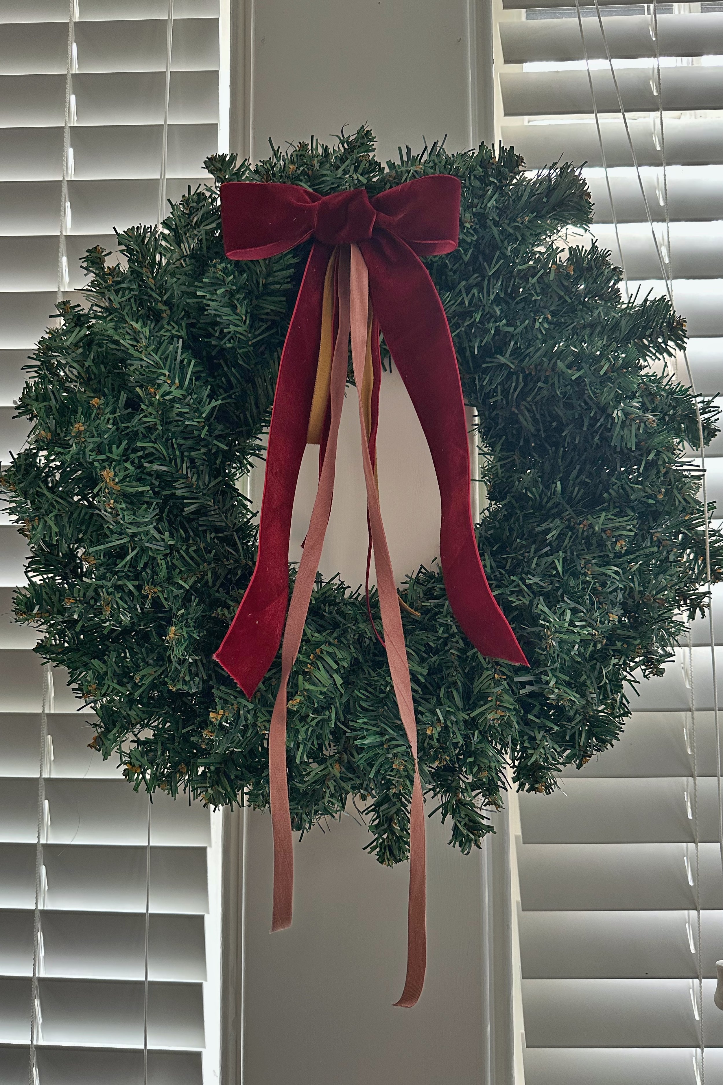 wreath_burgundy-bow-blinds-wide_DETAIL.jpg