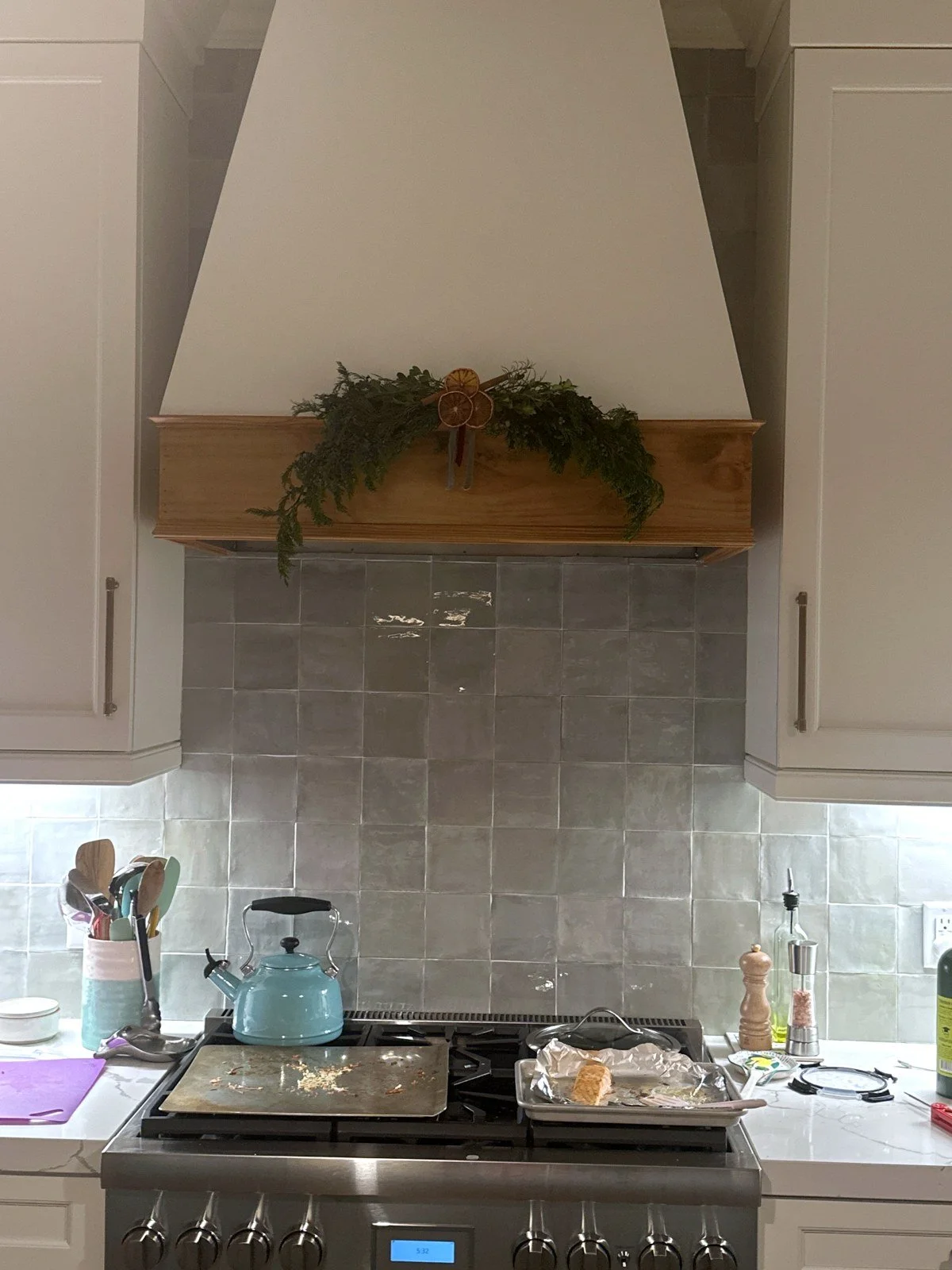room_range-hood-swag_DETAIL.jpg