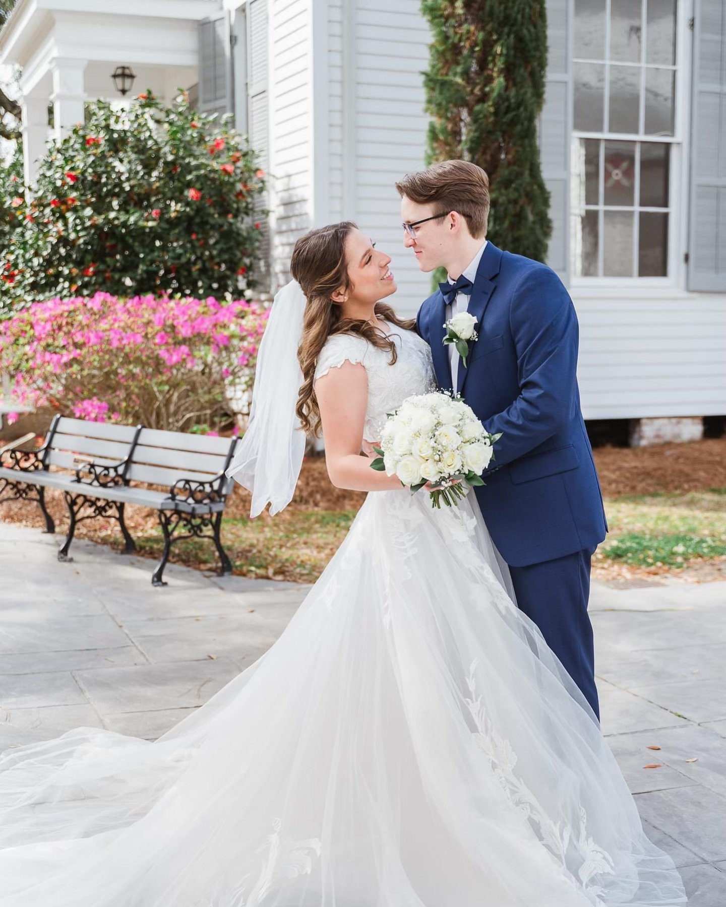 Love this moment!!! Greta was so incredibly sweet and we were honored to be a part of her special day!!! 
#mississippibride #mississippi #mississippihairstylist 
📸: @courtneyandersonphotography