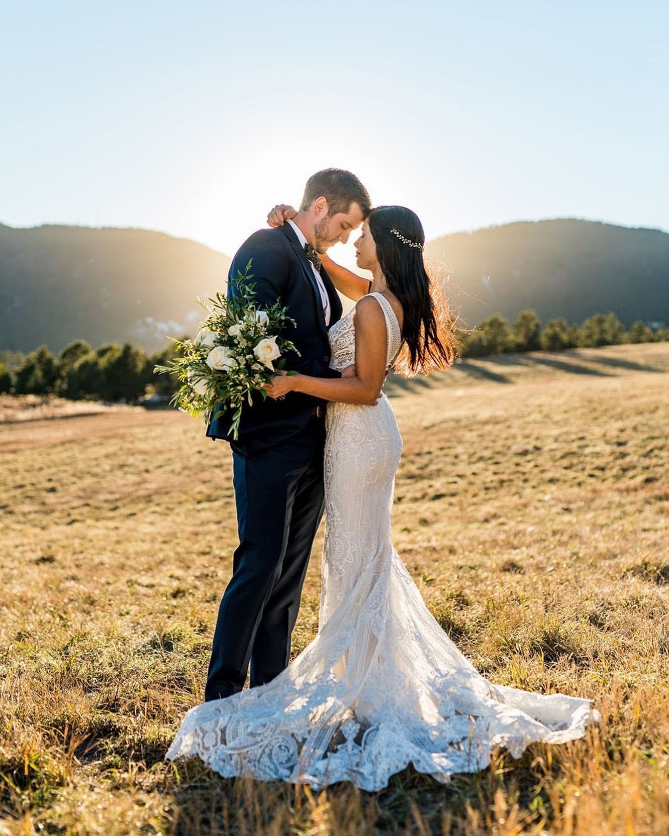 One could call this a glowing moment 😉✨☀️

Photo: @danna_frost_photography 
H&amp;MU: @hdhairandmakeup 

#wedding #weddingdress #bride #groom #suit #weddinghair #weddingmakeup #weddingmakeupartist #weddinghairstylist #hairstylist #makeupartist #smal