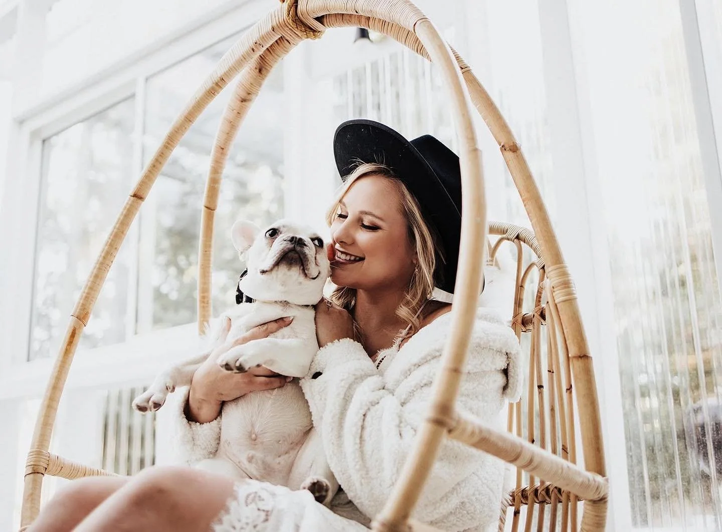 Happily furever after 🐾 ❤️ 

Photo: @morganandjoelphoto 
H&amp;MU: @hdhairandmakeup 
Venue: @treehauscolorado 
Bridal Boutique: @aandbe_denver 
Bride Hat: @gigipip 
Models: @allecbrust

#iwoofyou #picturepawfect #model #bridalmakeup #bridalhair #fre