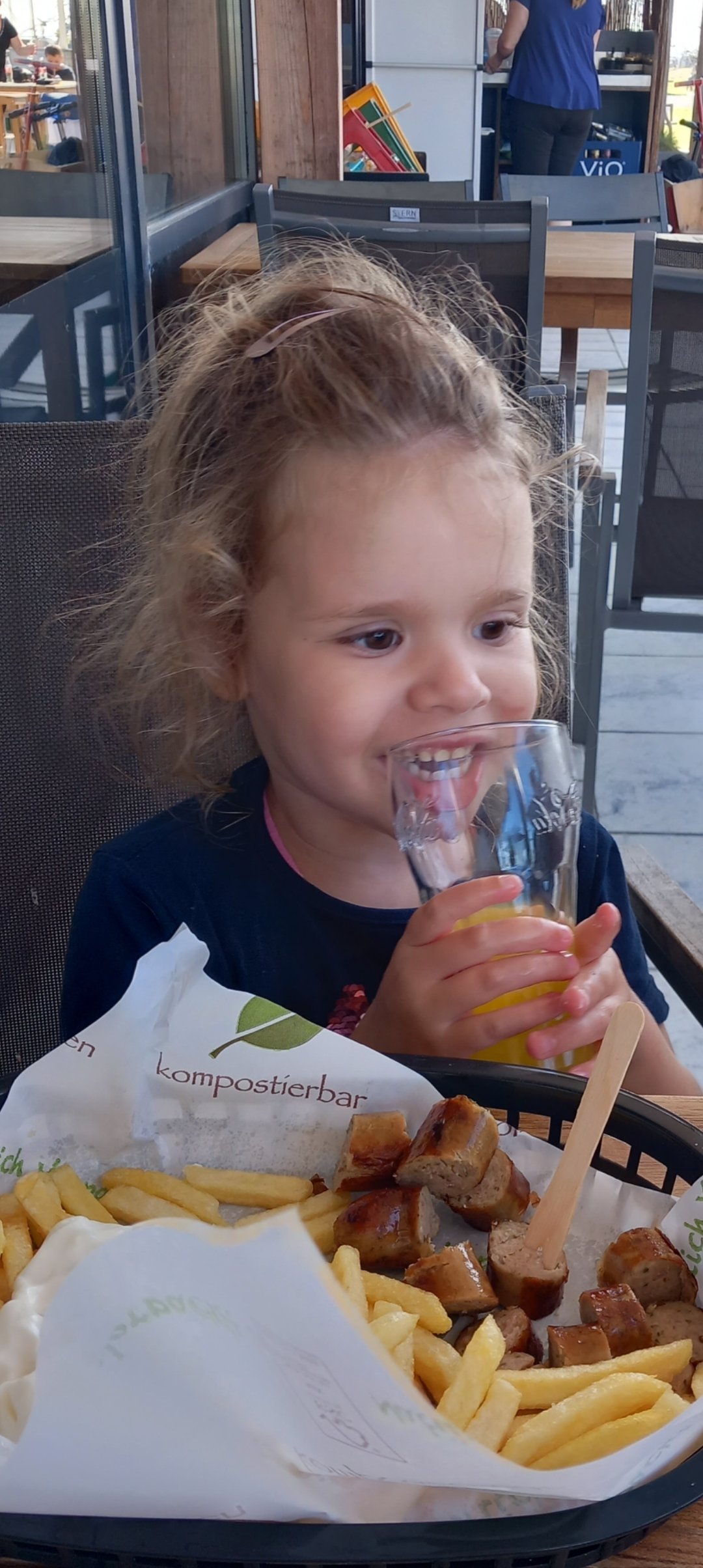 Liah Pommes Bratwurst
