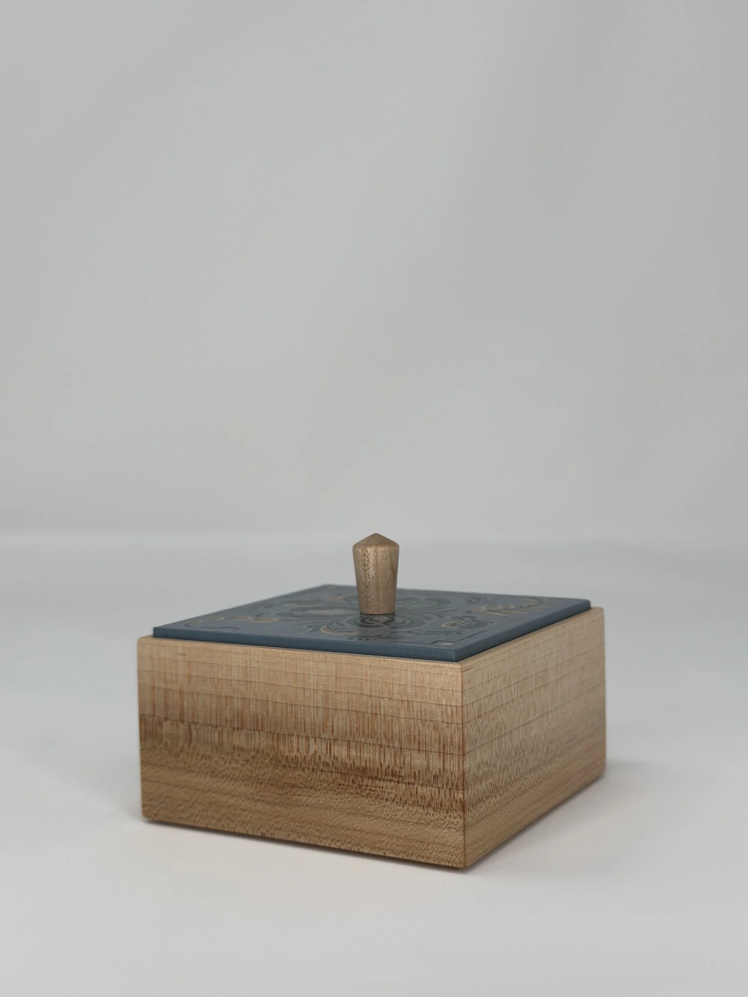 Continuous Grain Keepsake Box