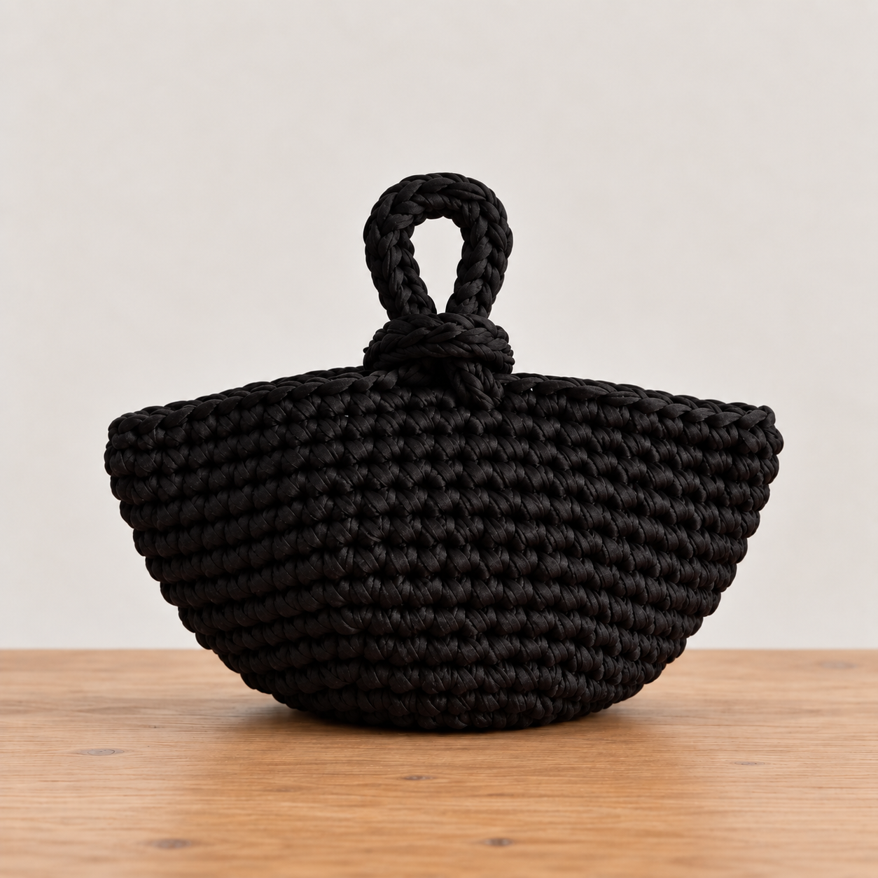 Mezzaluna Luxe - Black.png