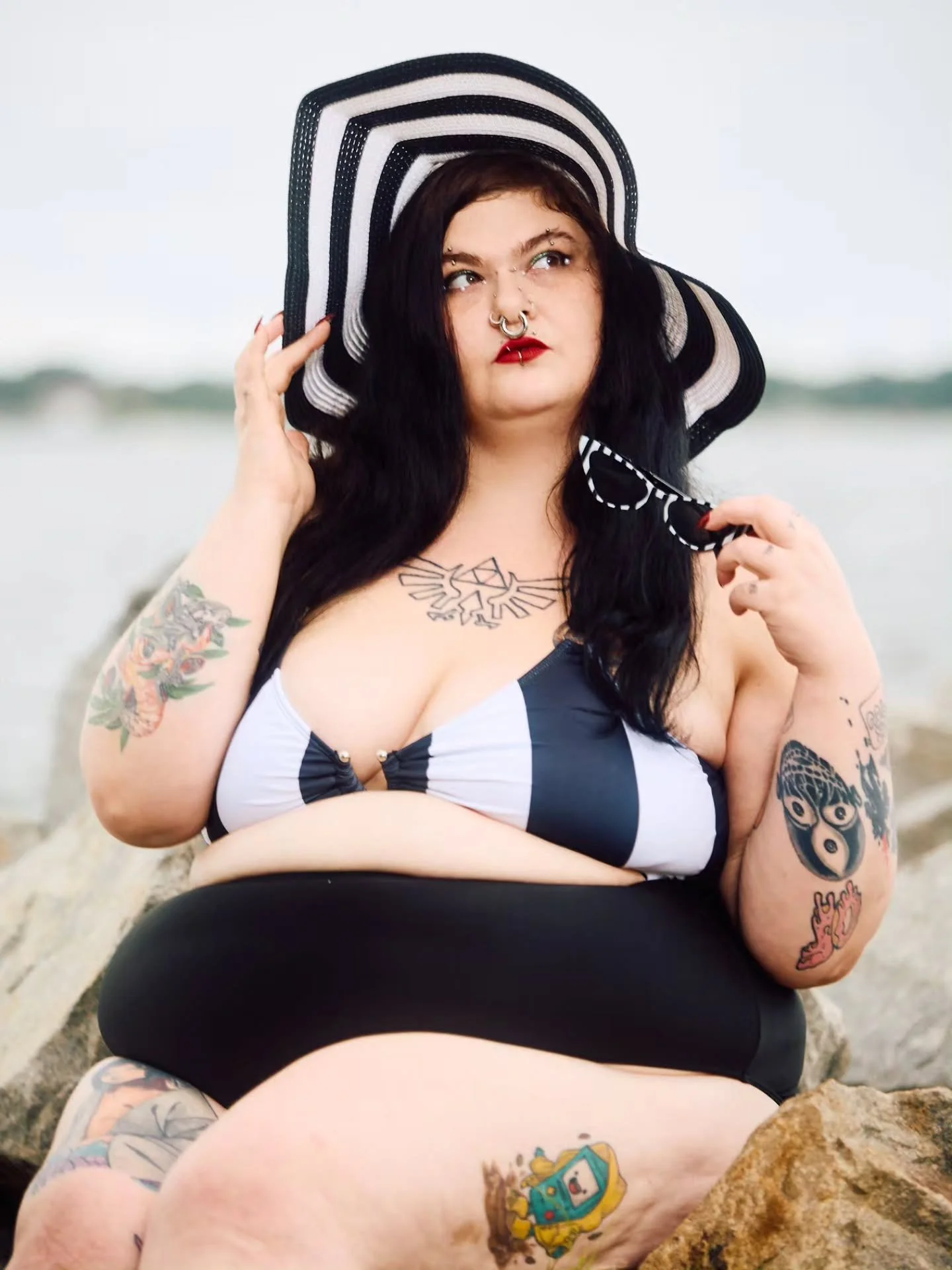 Yorktown Beach meetup organized by @slavintom 
Model @shes_a_social_introvert