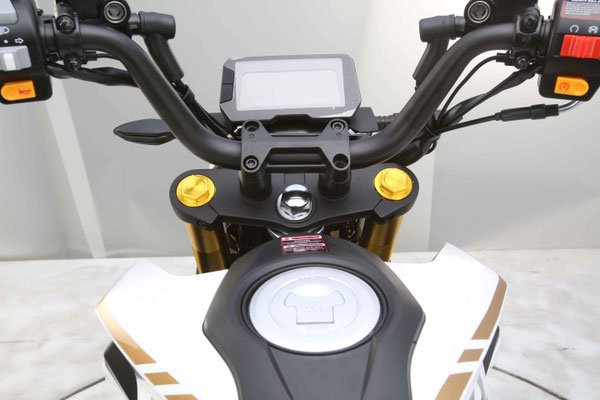 VTR 200 DIGITAL DASH.jpg