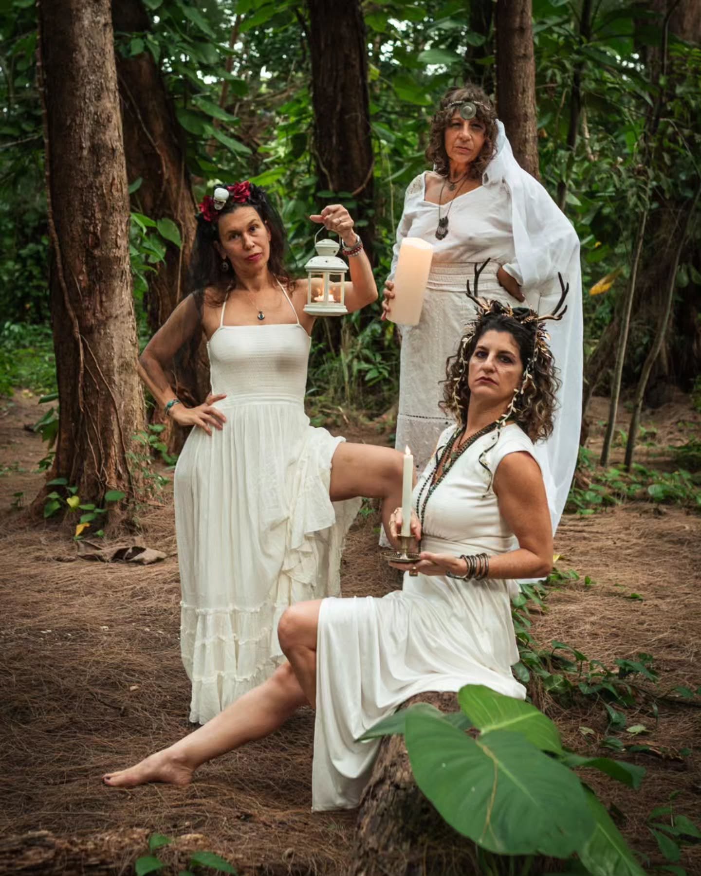 5 MORE DAYS UNTIL SPOOKY SPOOKY...

The 8 Nights of the Dead is an expanded, modern folk tradition and calendar of remembrance that builds upon the traditional observance of D&iacute;a de los Muertos.
&nbsp;
October 27 &ndash; The Animals: Dedicated 