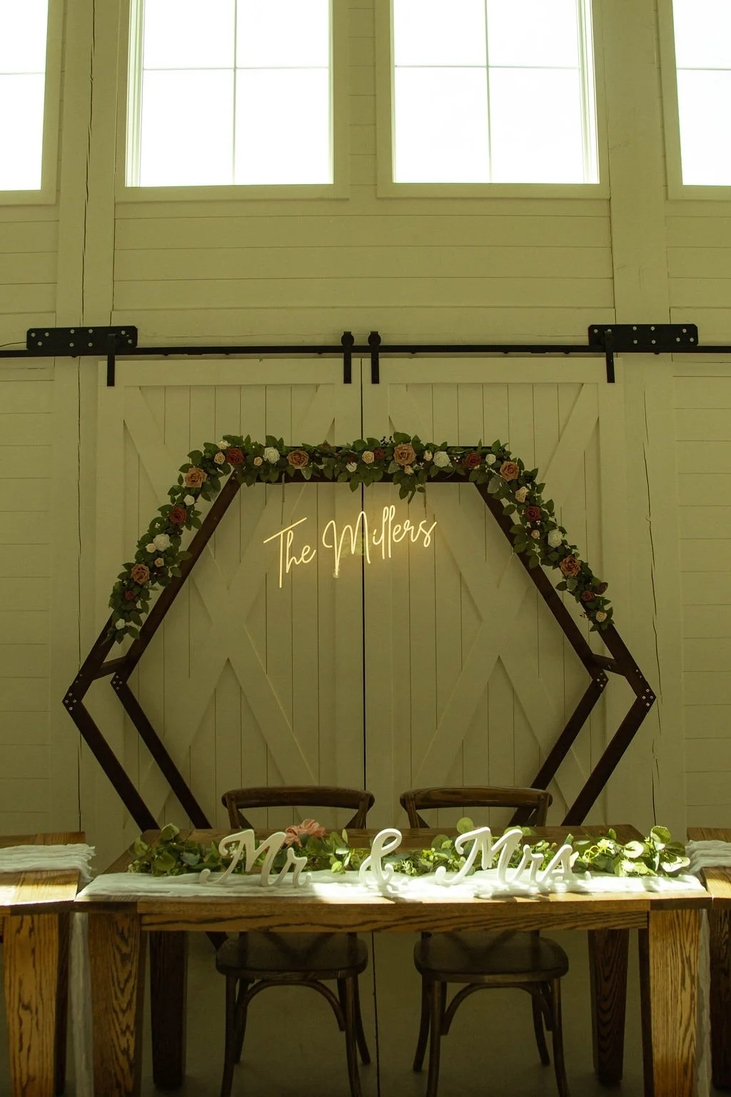 White Mr & Mrs Sign