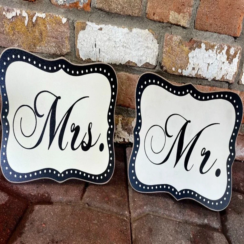 Mr & Mrs Sign