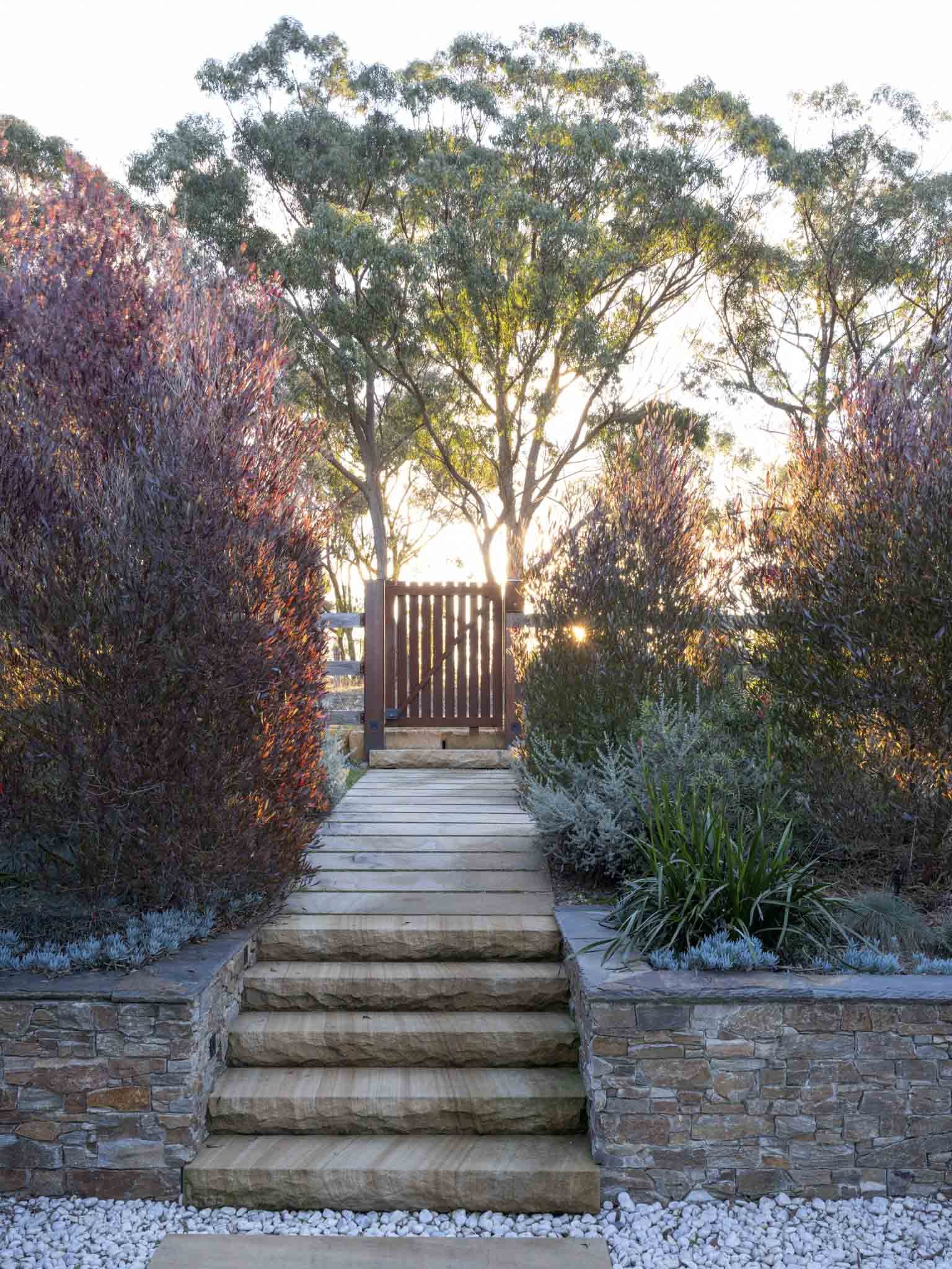 Set within native bushland and wildlife-friendly gardens, Five Songs lets you engage with nature on your own terms. #summervacation #DreamGetAway #CountrysideRetreat