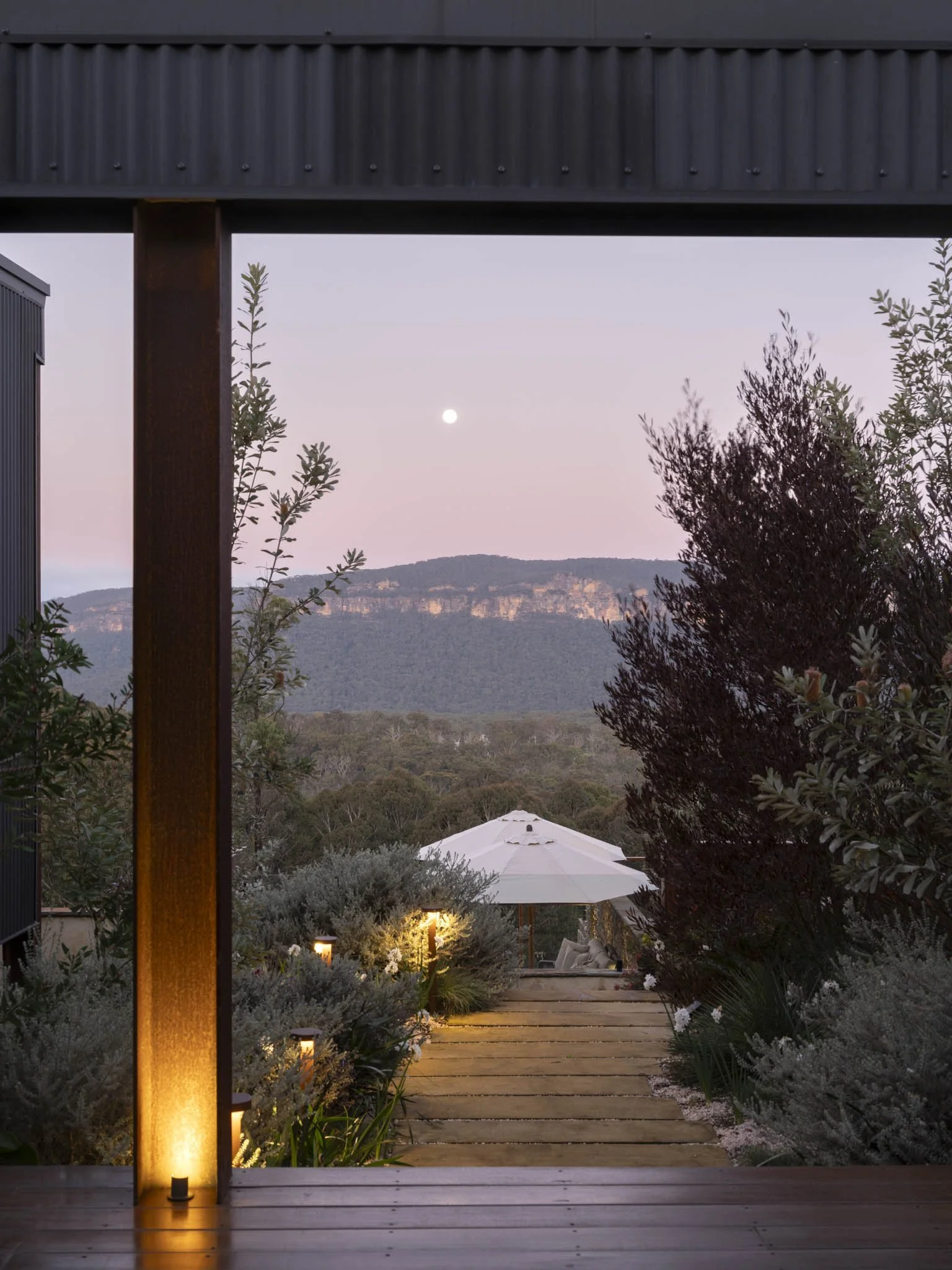 Set within native bushland and wildlife-friendly gardens, Five Songs lets you engage with nature on your own terms. #HiddenGem #WanderLust #summervacation #RusticLuxury #RelaxAndRecharge