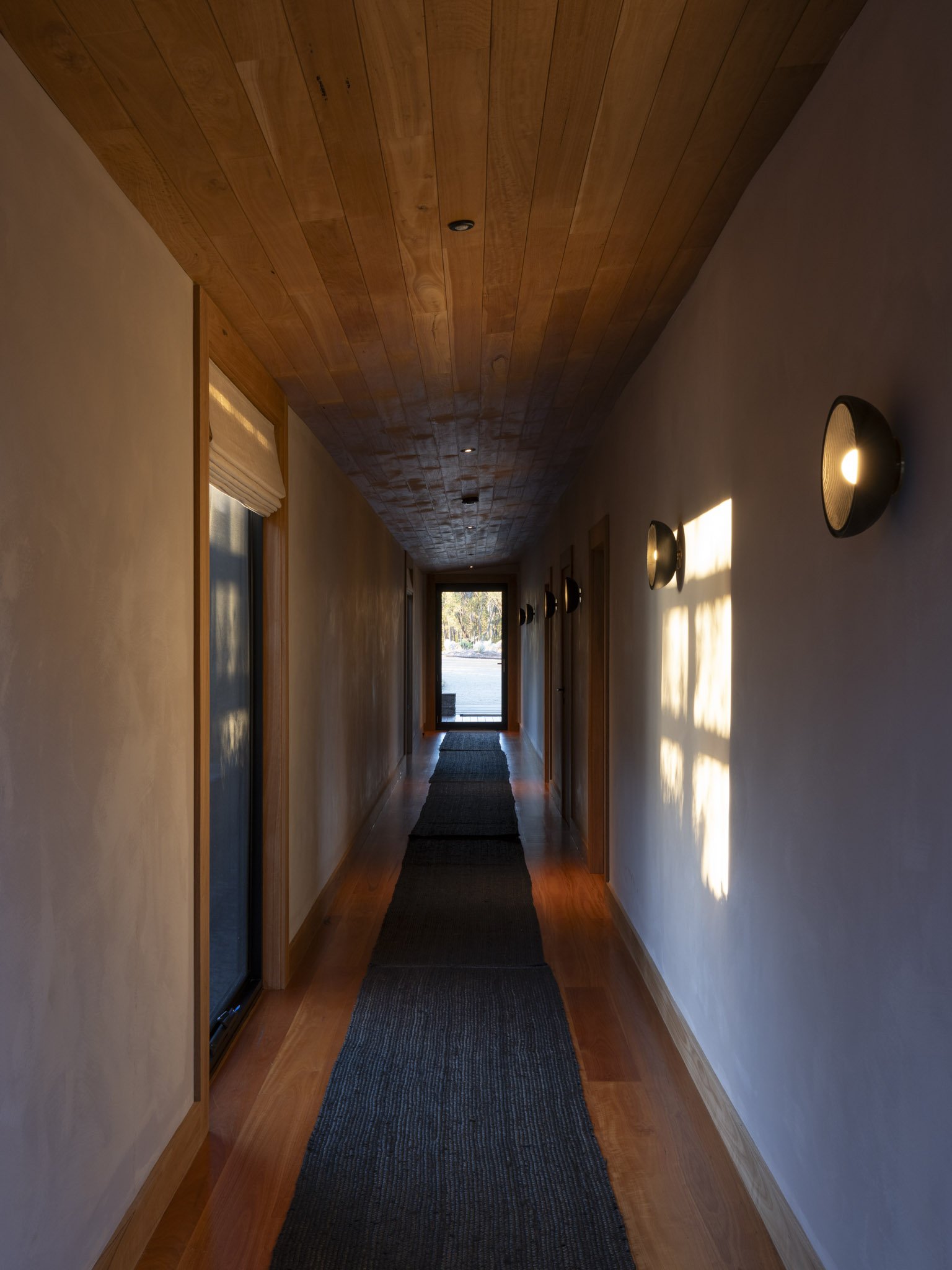 The Guest corridor at Five Songs of the Megalong rural retreat. Soothing, calming and designed to rejuvenate the senses. #RomanticGetaway #StaycationGoals #WeekendAway #RusticLuxury