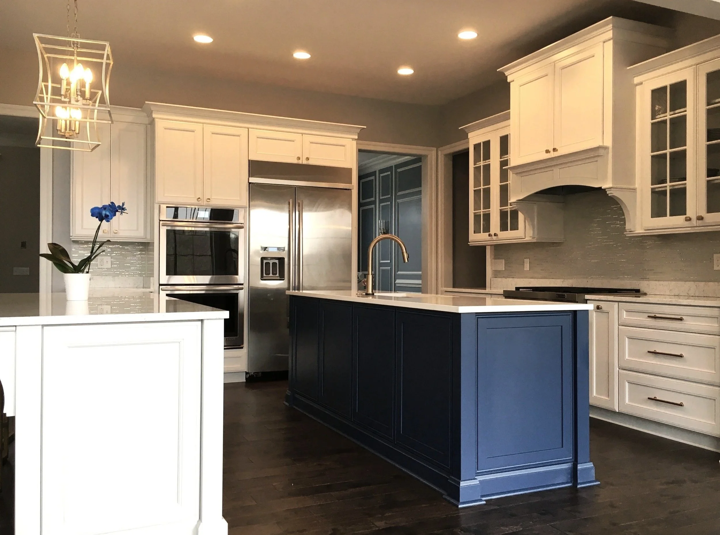 Elegant+White+and+Blue+Kitchen+Design+by+Bespoke+Kitchens+and+Baths+in+Butler%2C+PA+%284%29.jpg