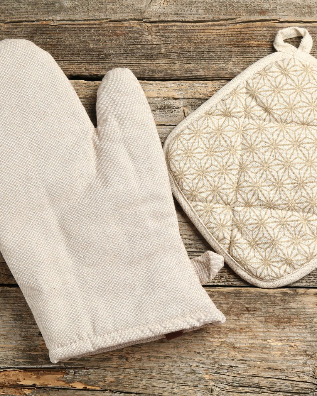 Oven mitts and gloves for handling hot cookware.