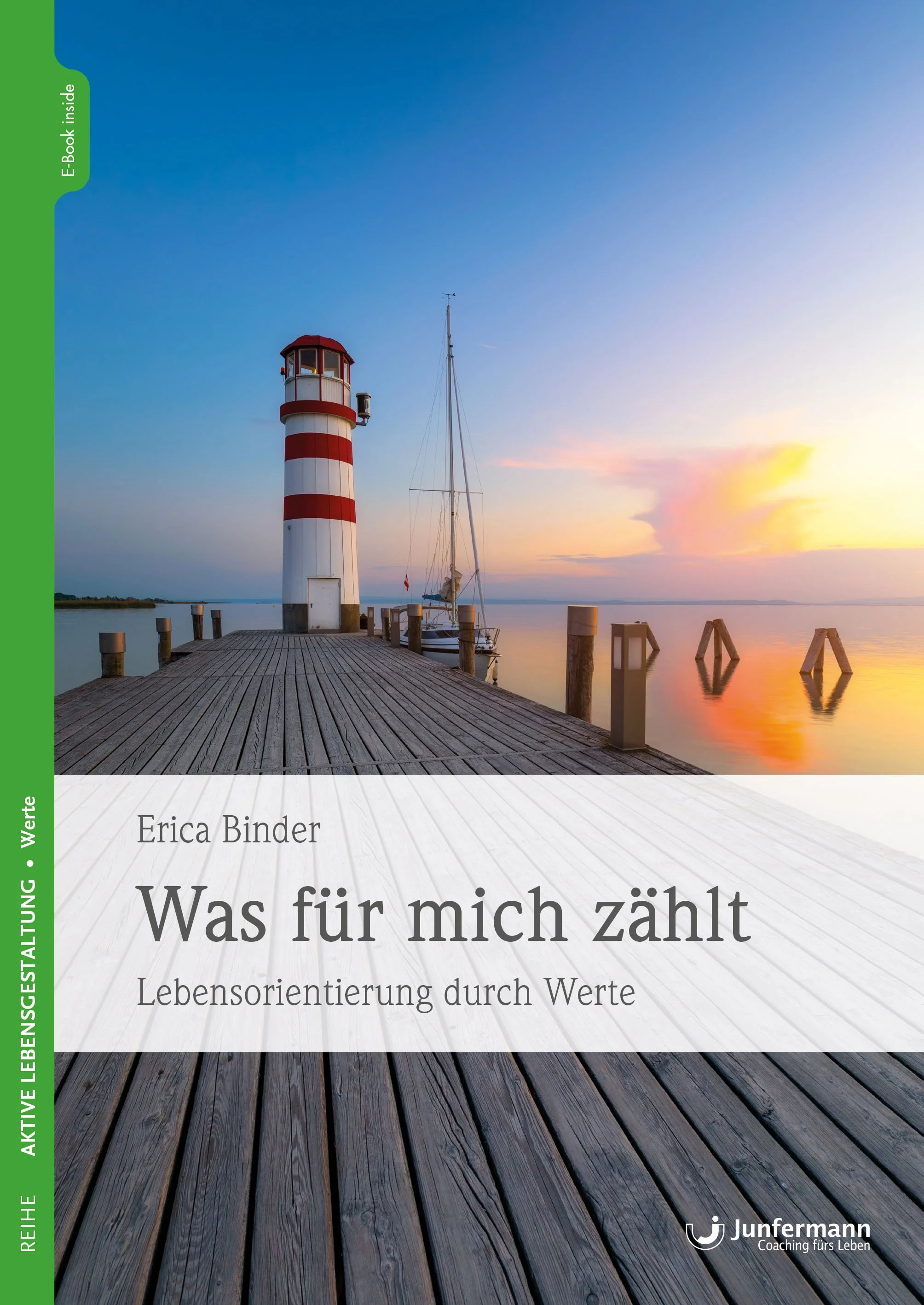 Buchcover mit einem Hafen mit einem roten und weißen Leuchtturm, einem Segelboot und einem Sonnenuntergang im Hintergrund.