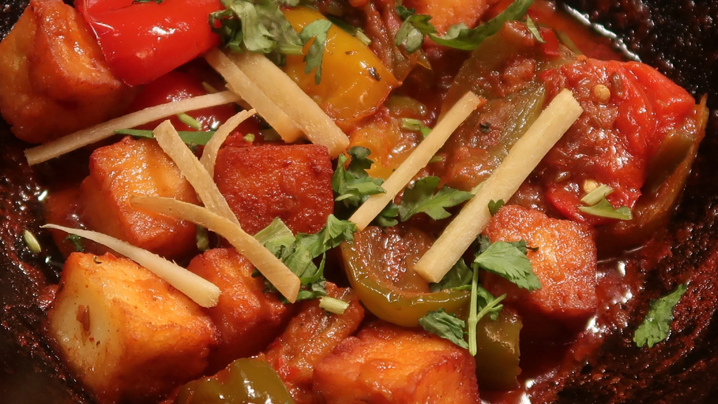 Chilli Paneer | Traditional light and fluffy cheese prepared with fresh mixed peppers in our capsicum curry sauce.