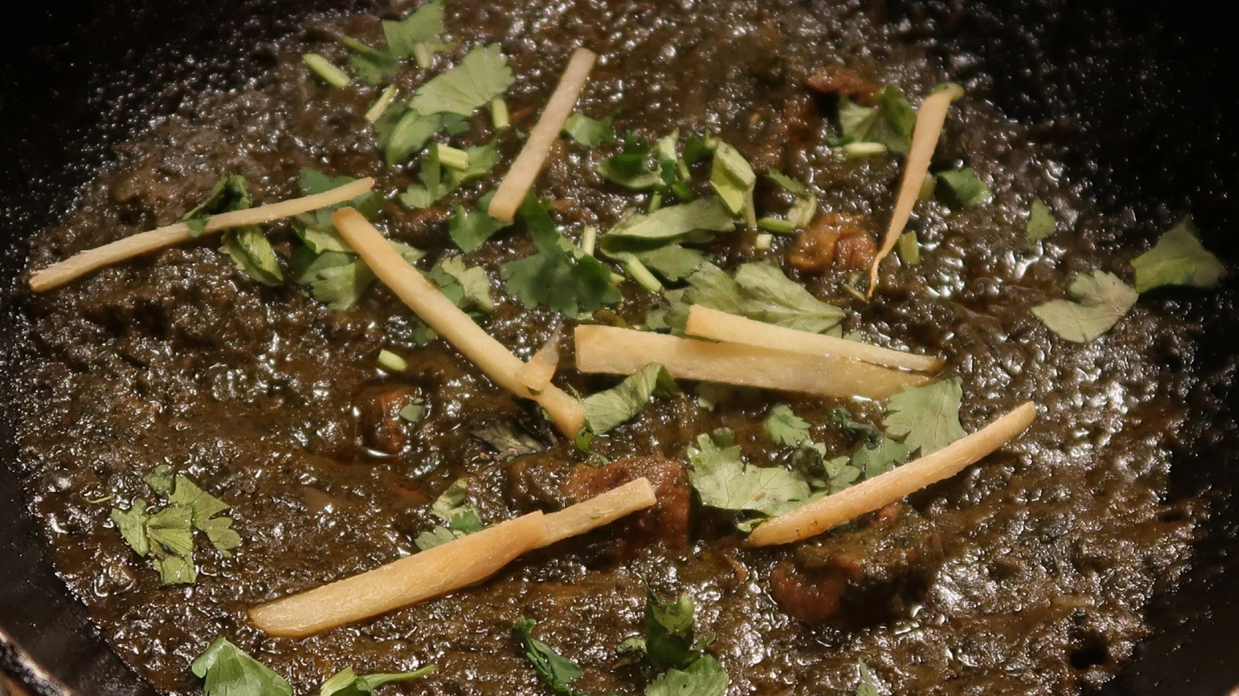 Saag Gosht | Chunks of boneless lamb cooked with spinach, fresh ginger, garlic and spices.