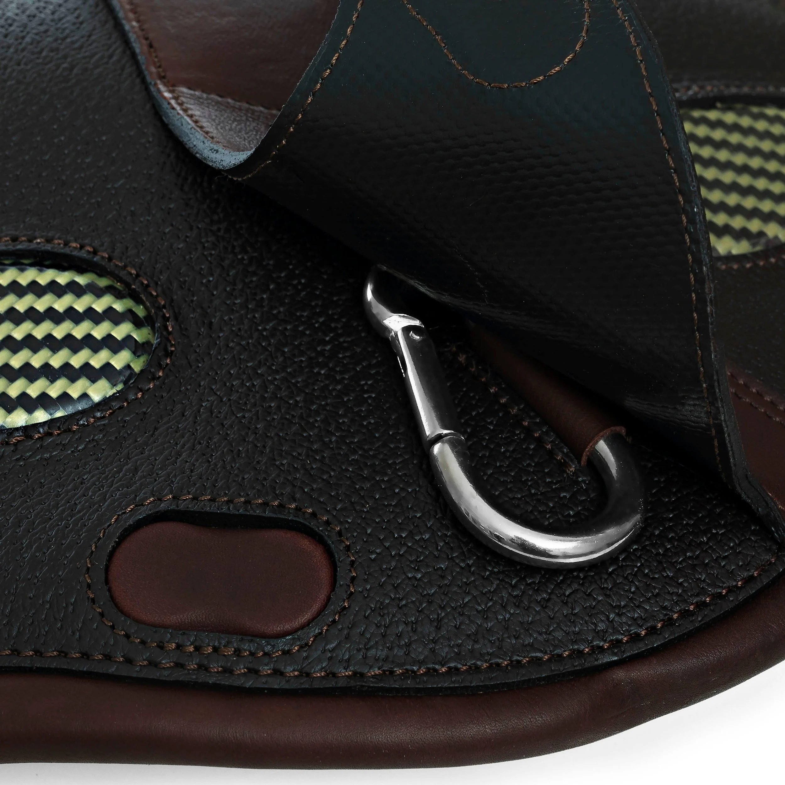 ANATOMISK-GJORD-CARAMELLA-KEVLAR-CARBON-SVART-2.jpg