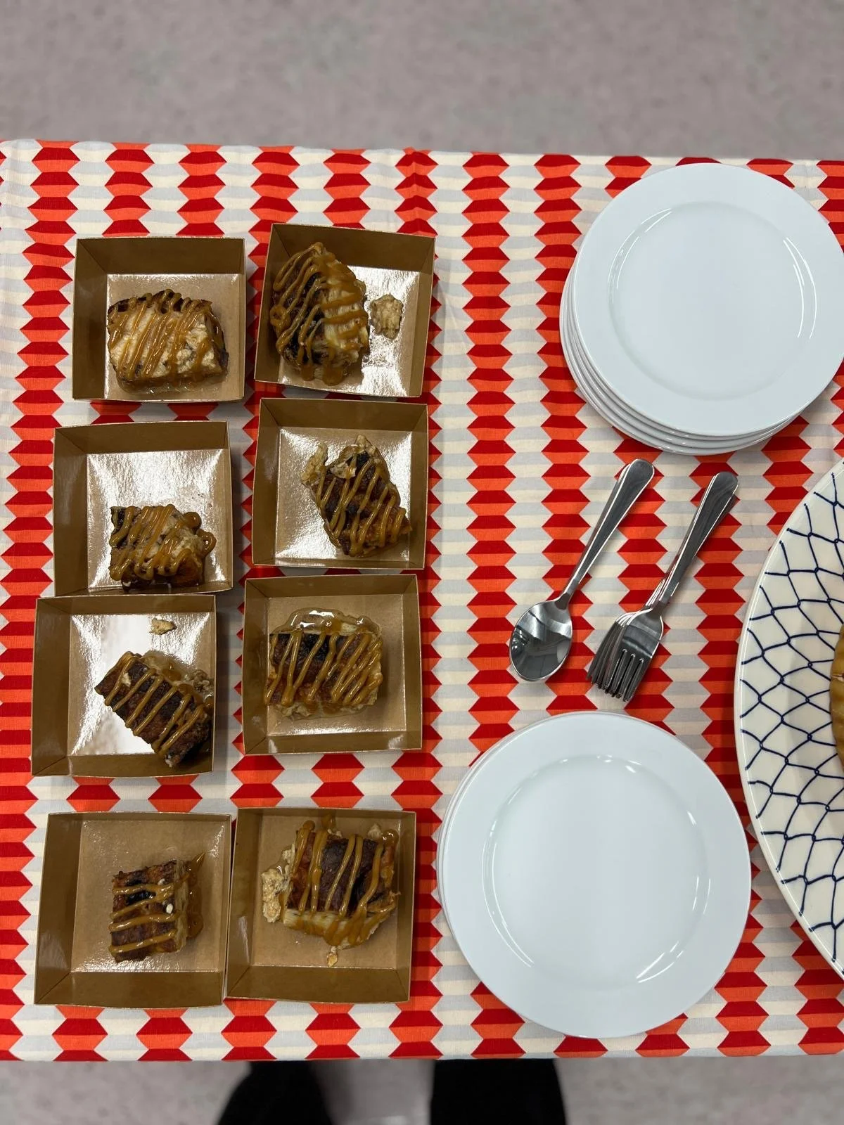 Bread pudding with dulce de leche in individual boxes, from above