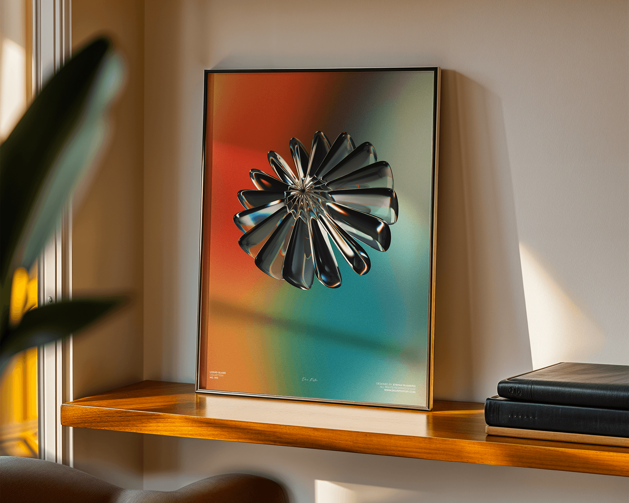 Plakat med en 3D-abstract skulptur i glas på en træbænk på væggen.