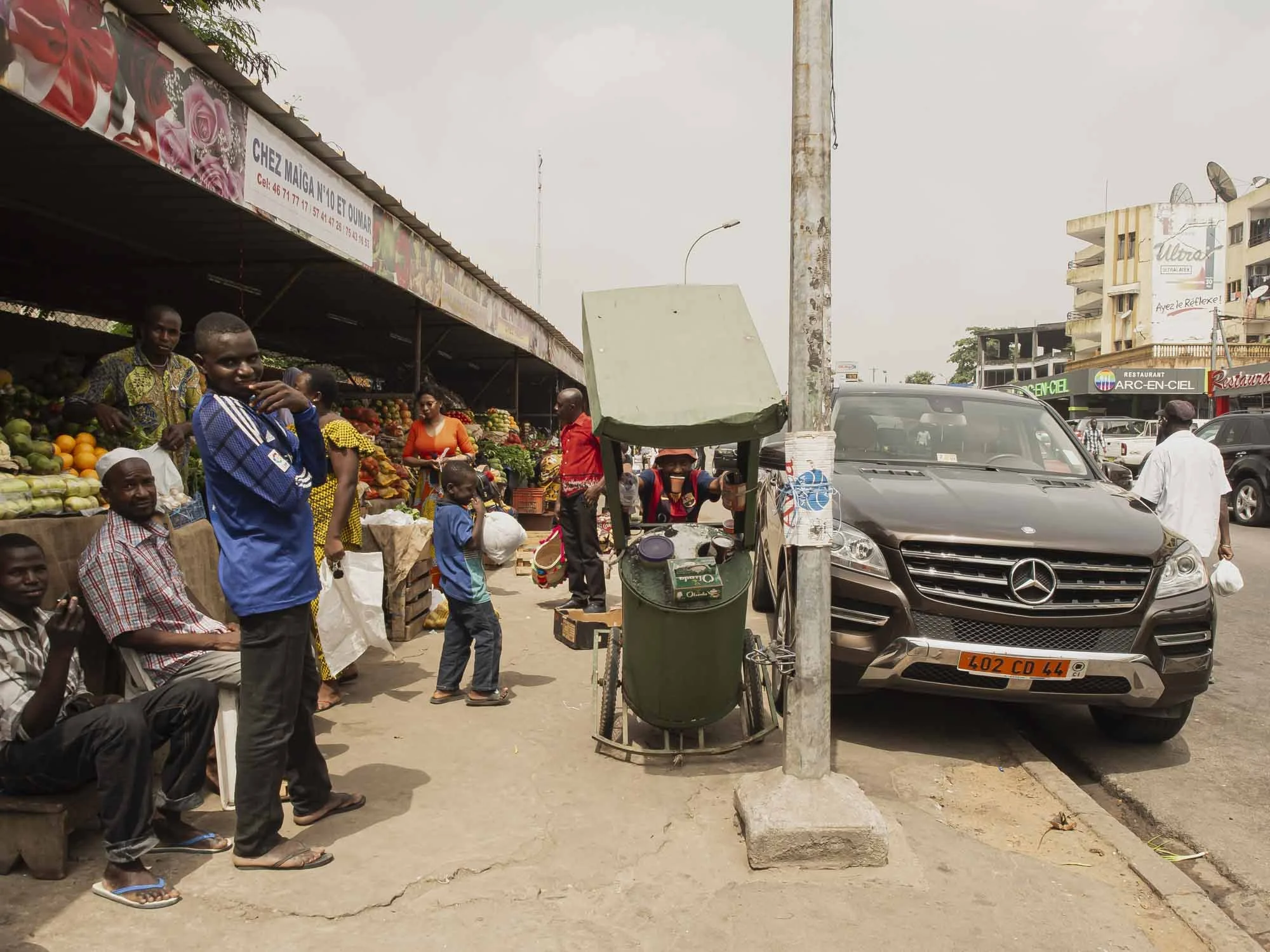 Dissonances dans les rues d’Abidjan © Catherine Lin 2020 (extrait)