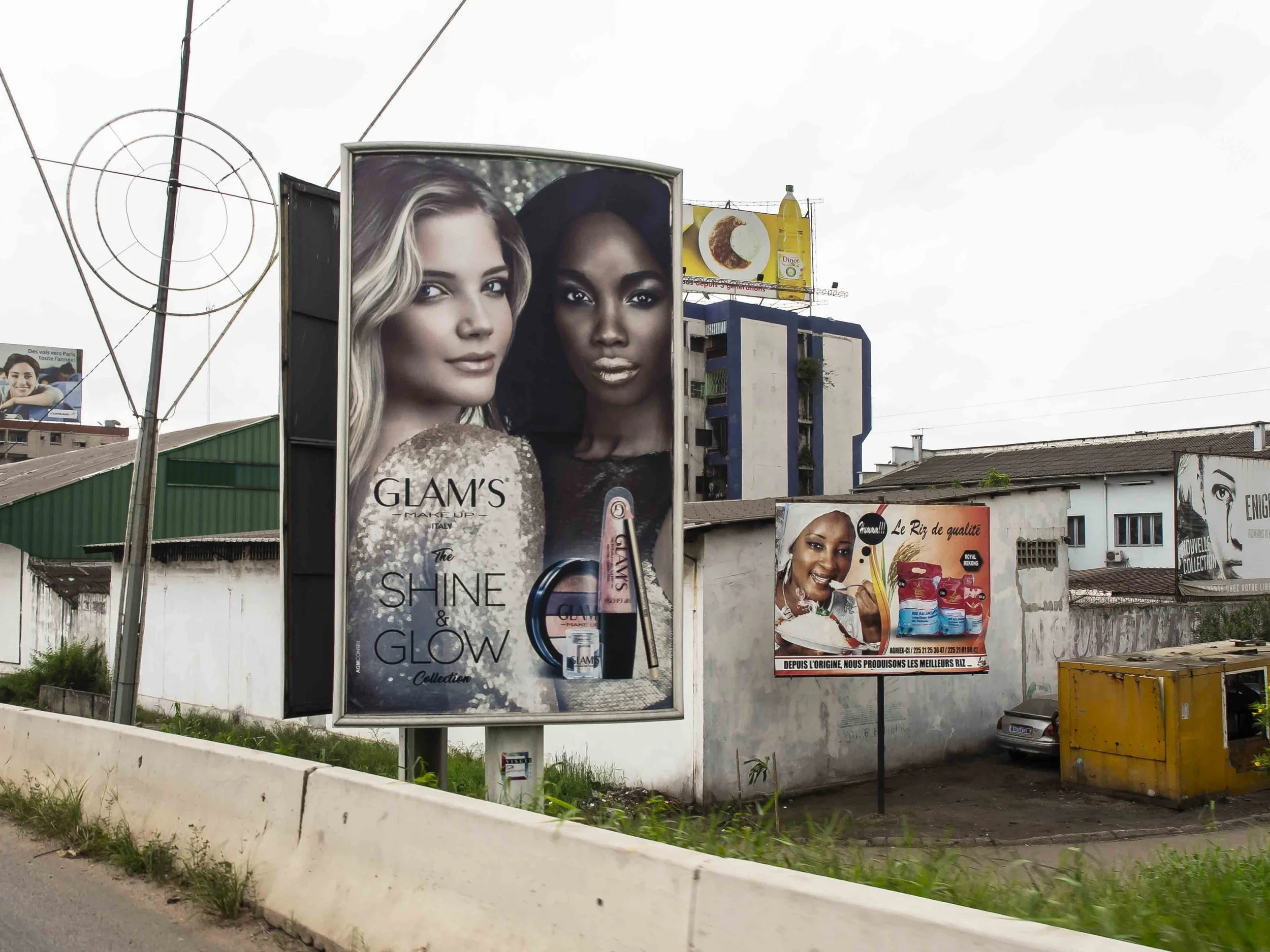 Dissonances dans les rues d’Abidjan © Catherine Lin 2020 (extrait)