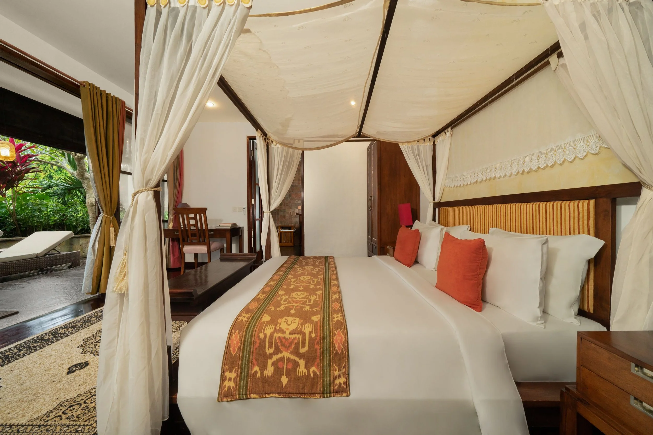 VillaAmbiente_Bali_07_Bedroom1.jpg