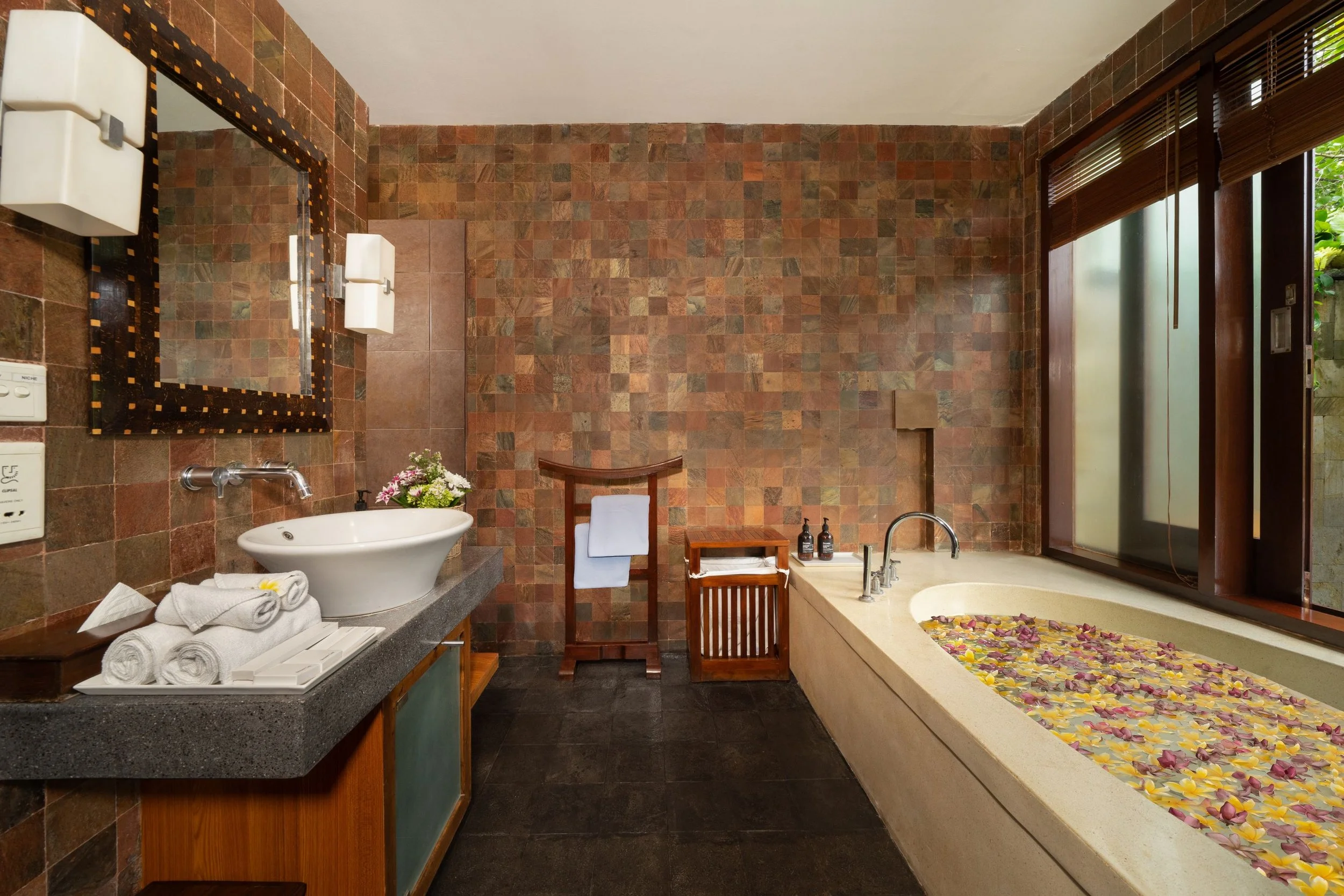 VillaAmbiente_Bali_13_Bathroom3.jpg