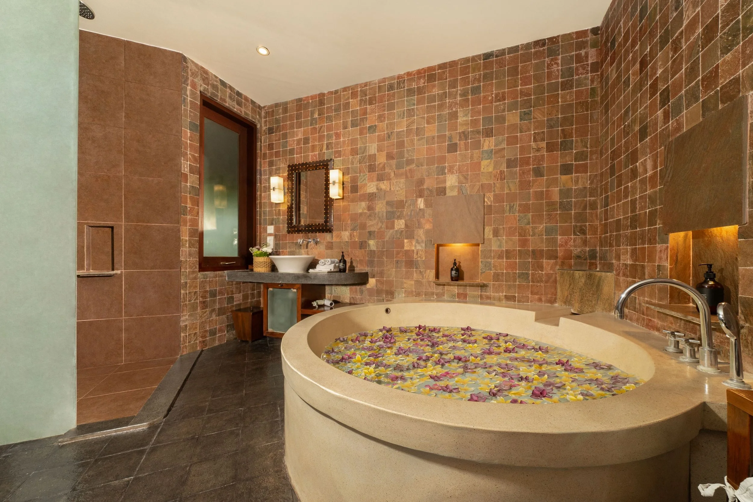 VillaAmbiente_Bali_12_Bathroom2.jpg