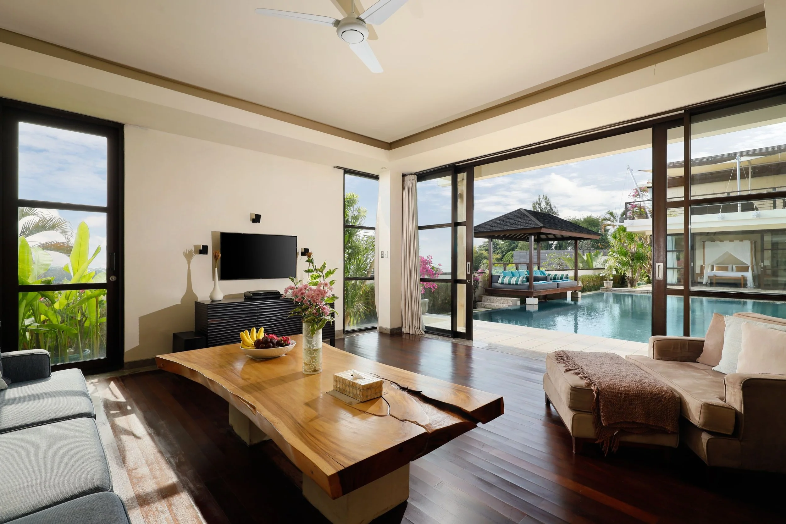 VillaJamalu_Bali_03_LivingArea.jpg