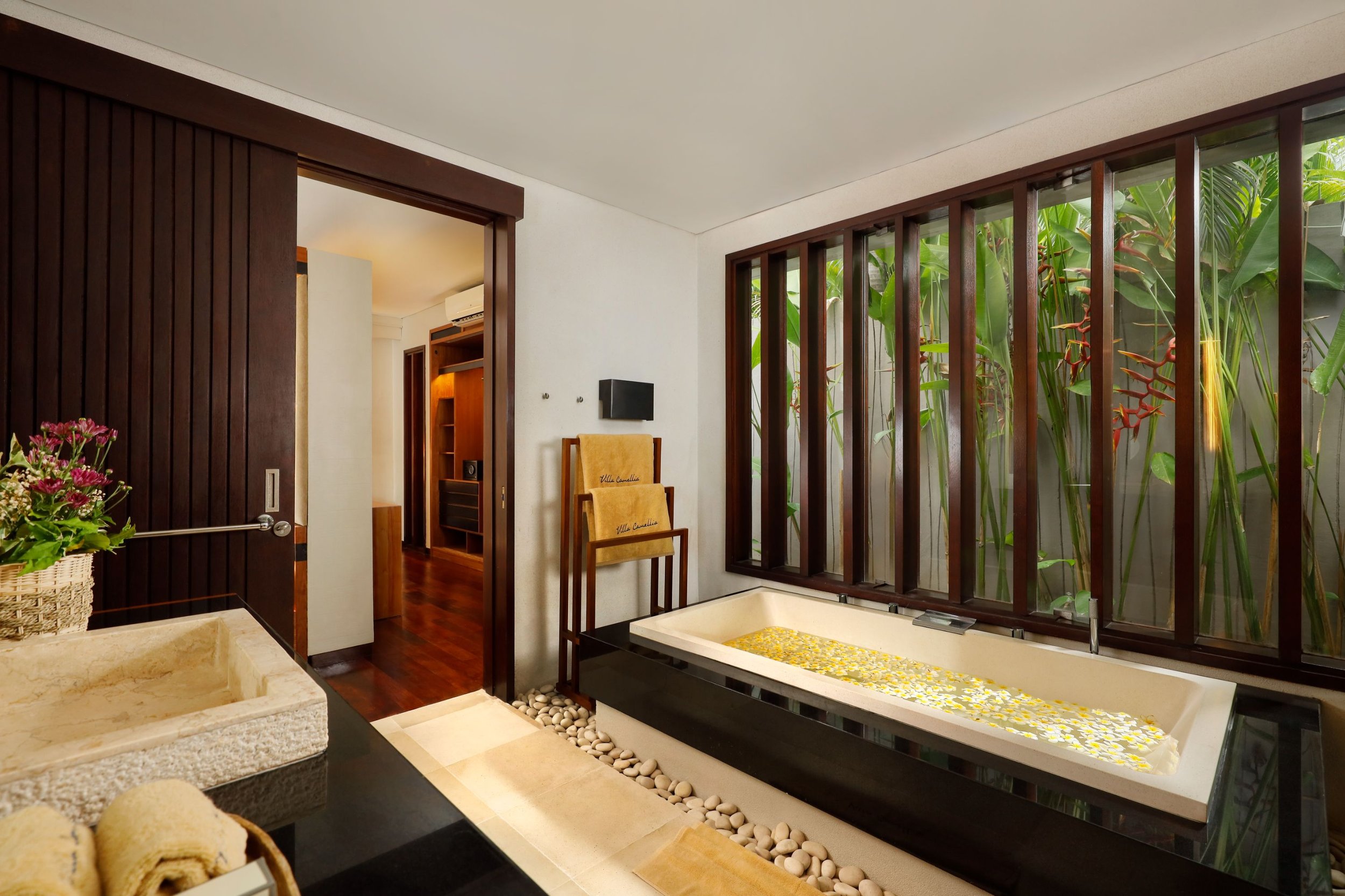 VillaCamellia_Bali_14_Bathroom3.jpg