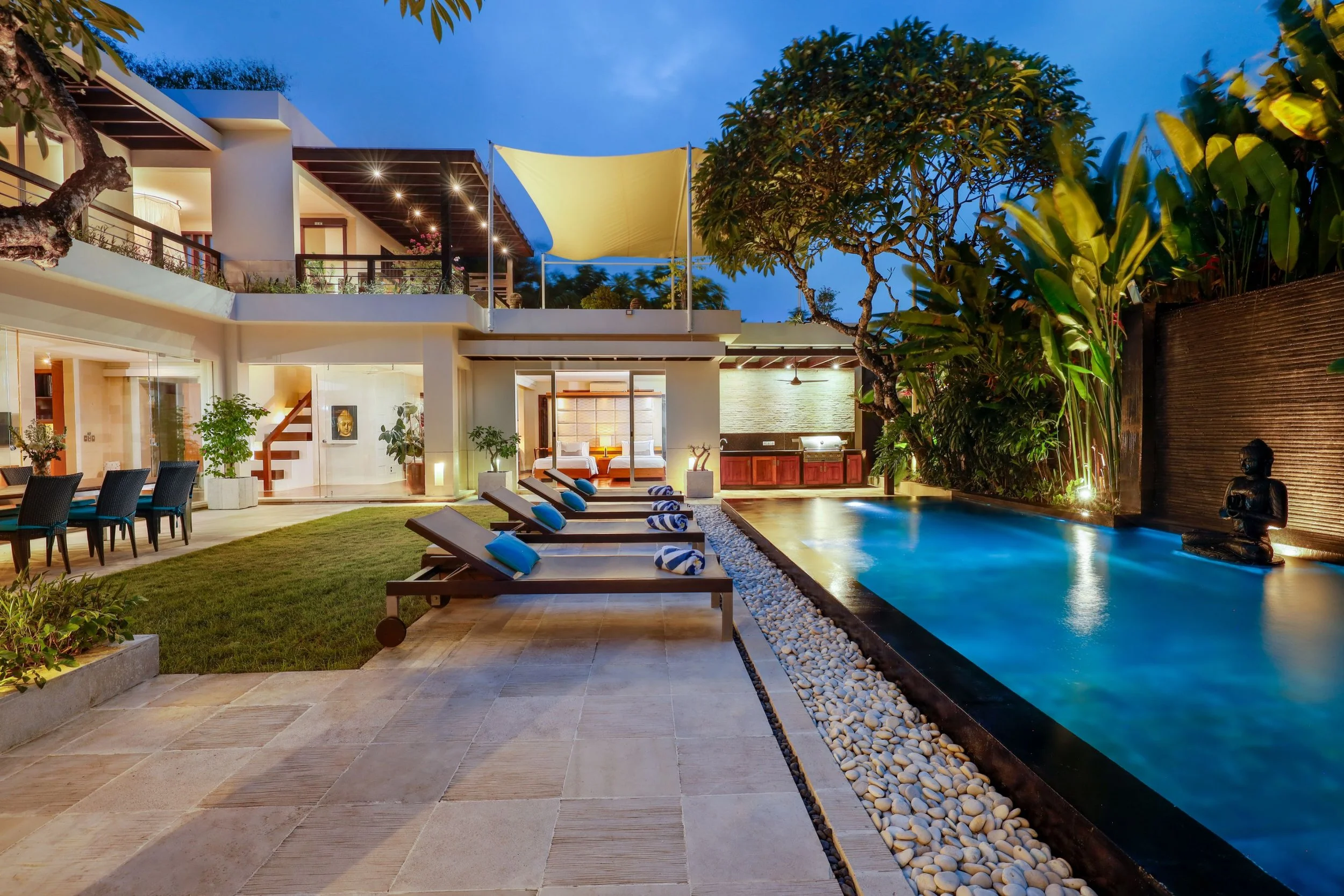 VillaCamellia_Bali_02_Poolside.jpg
