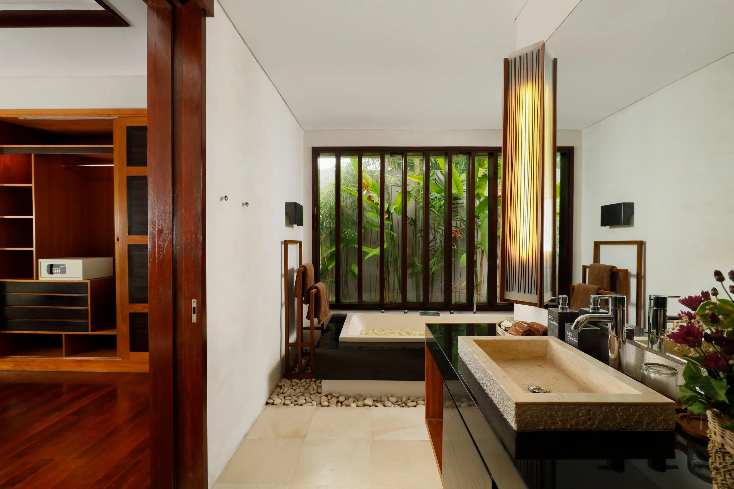 VillaCamellia_Bali_13_Bathroom.jpg