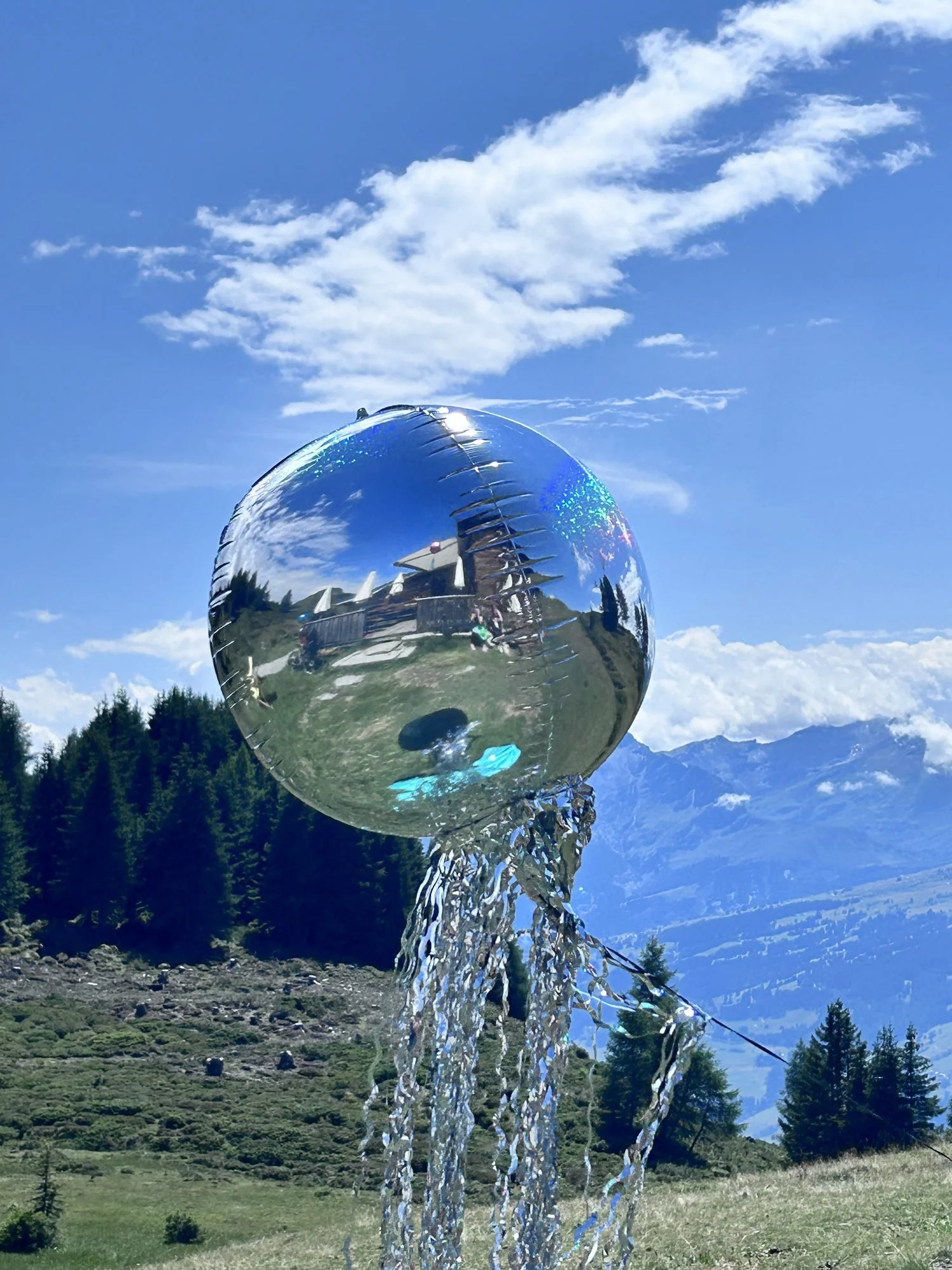 peng-spiegelkugel-qualle-berge.jpg