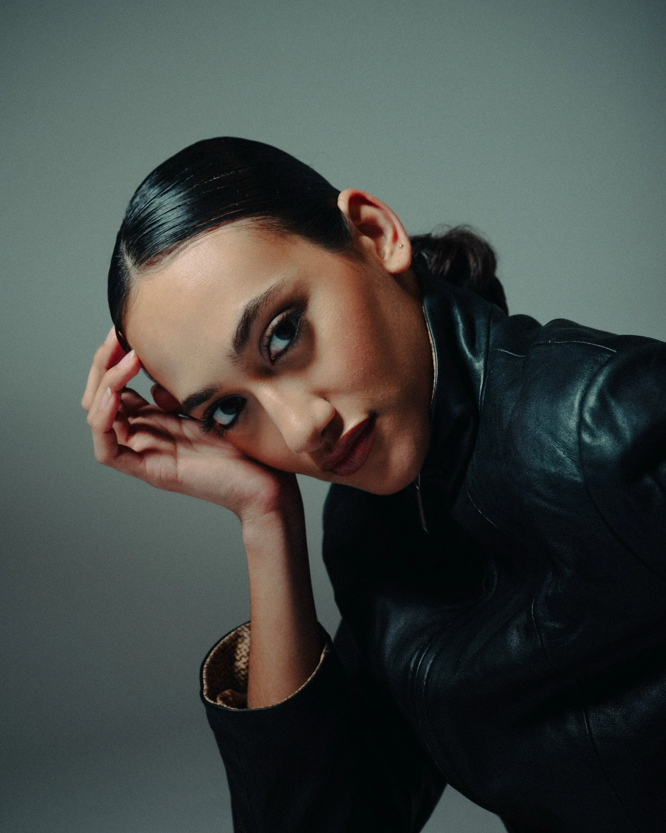 Studio sessions | Charley

Photo: @felixqmedia 
Model: @charley_iliza
MUAH: @makeupby.izabell 
Styling: @bodine.tencate
