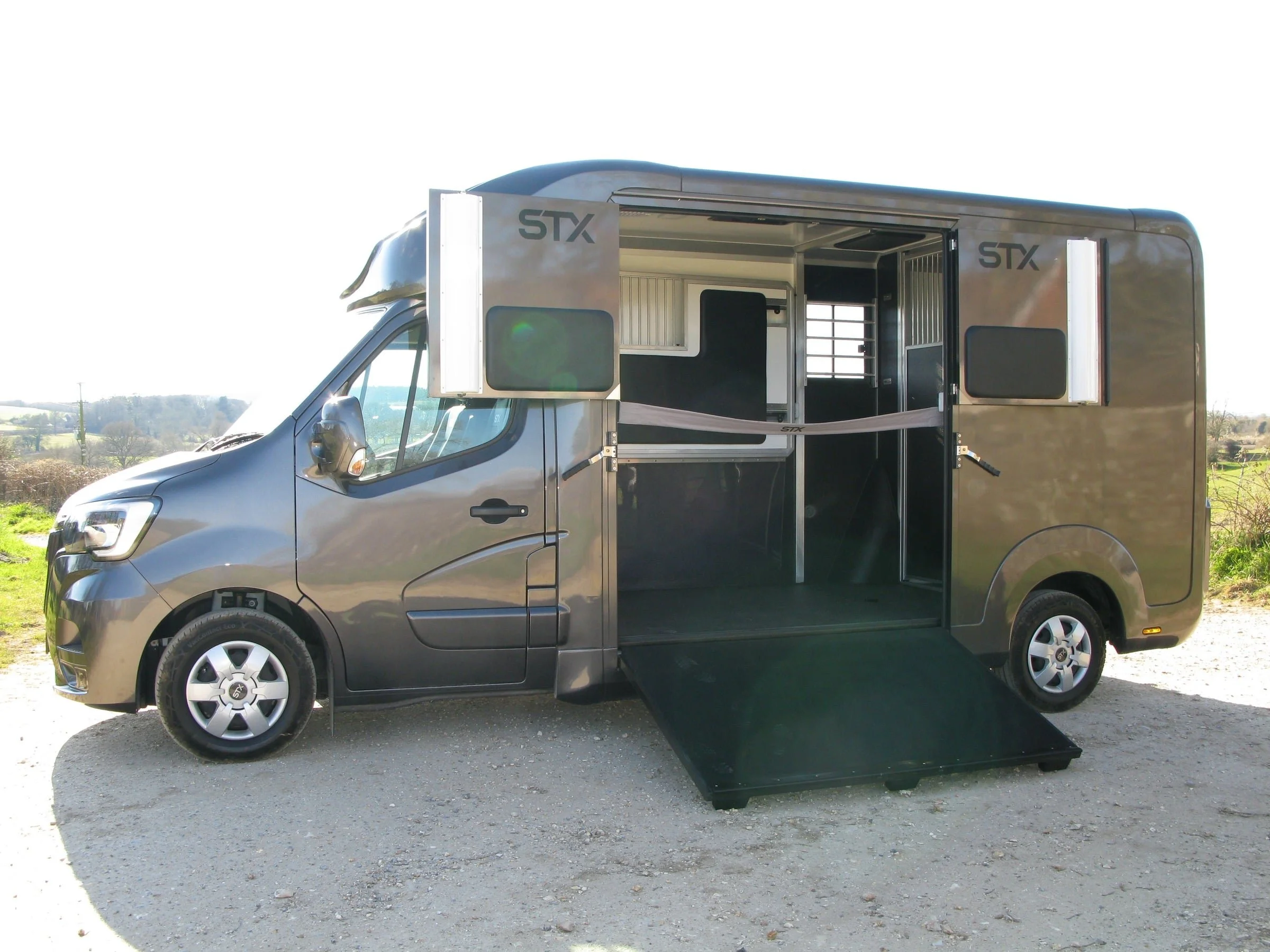 STX 3.5t horsebox with stallion partitions in metallic ford magnetic grey