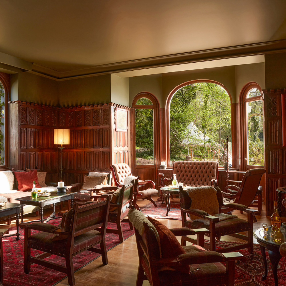 Brindos - Le salon "Izarra", une certain idée du chic anglais.