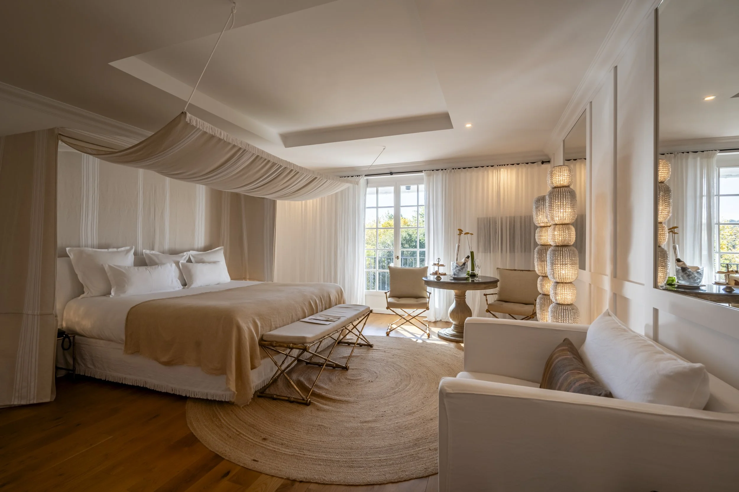 Brindos - Mettre à l'honneur le tissu basque , un différent dans chacune des 29 chambres.