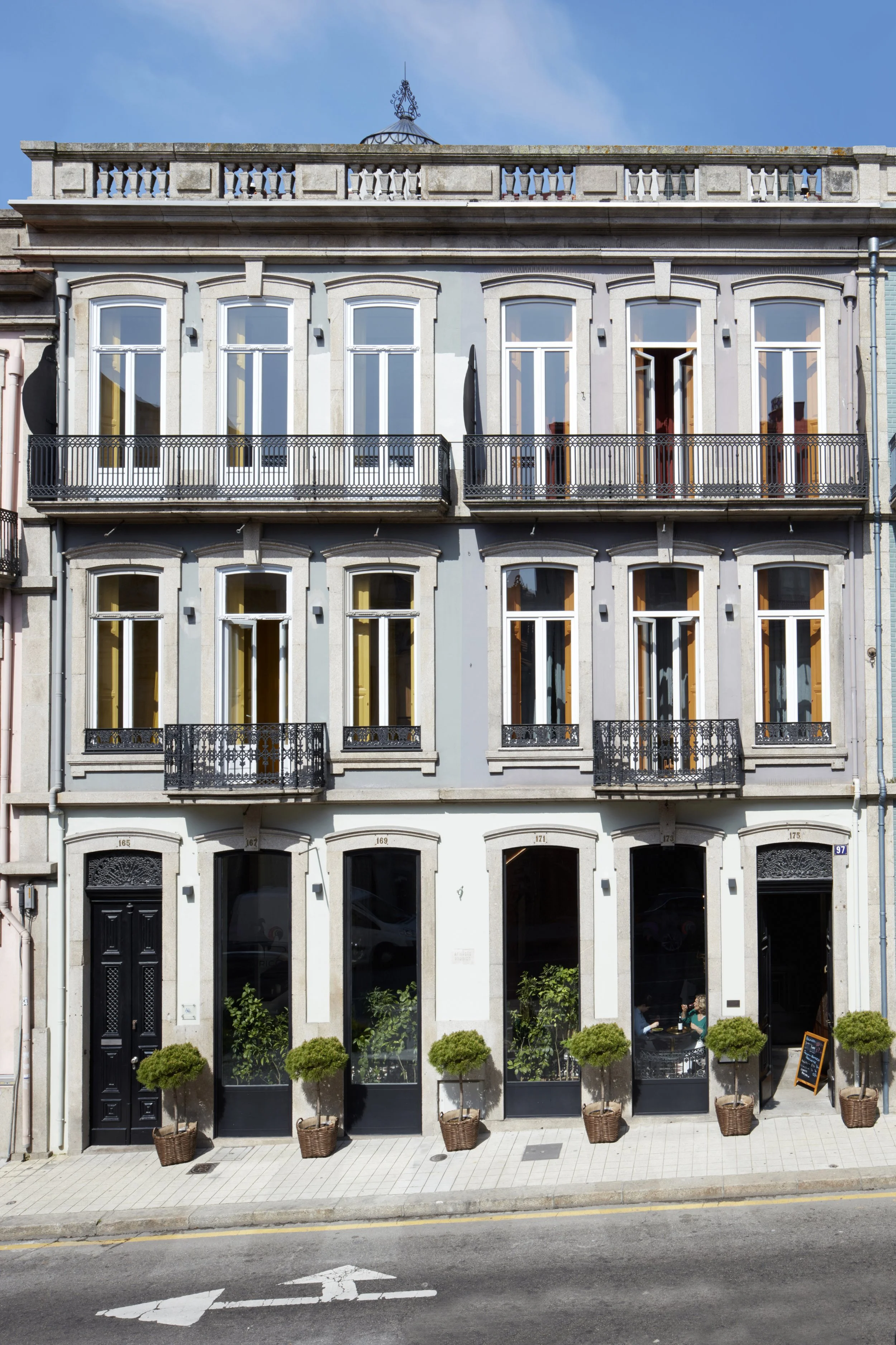Cocorico - Réunir à Porto deux hôtels particuliers jumeaux pour en faire un lieu unique.