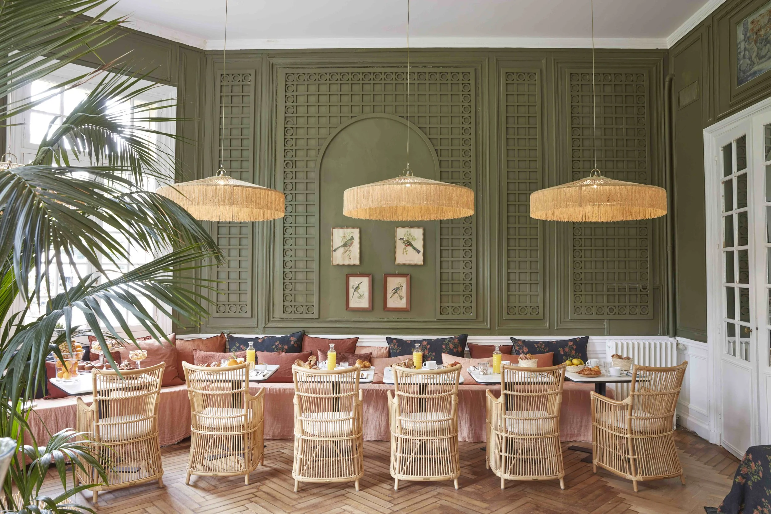 Raba - Revisiter le restaurant principal, Les Petits Caprices, en jardin d'hiver face au parc.